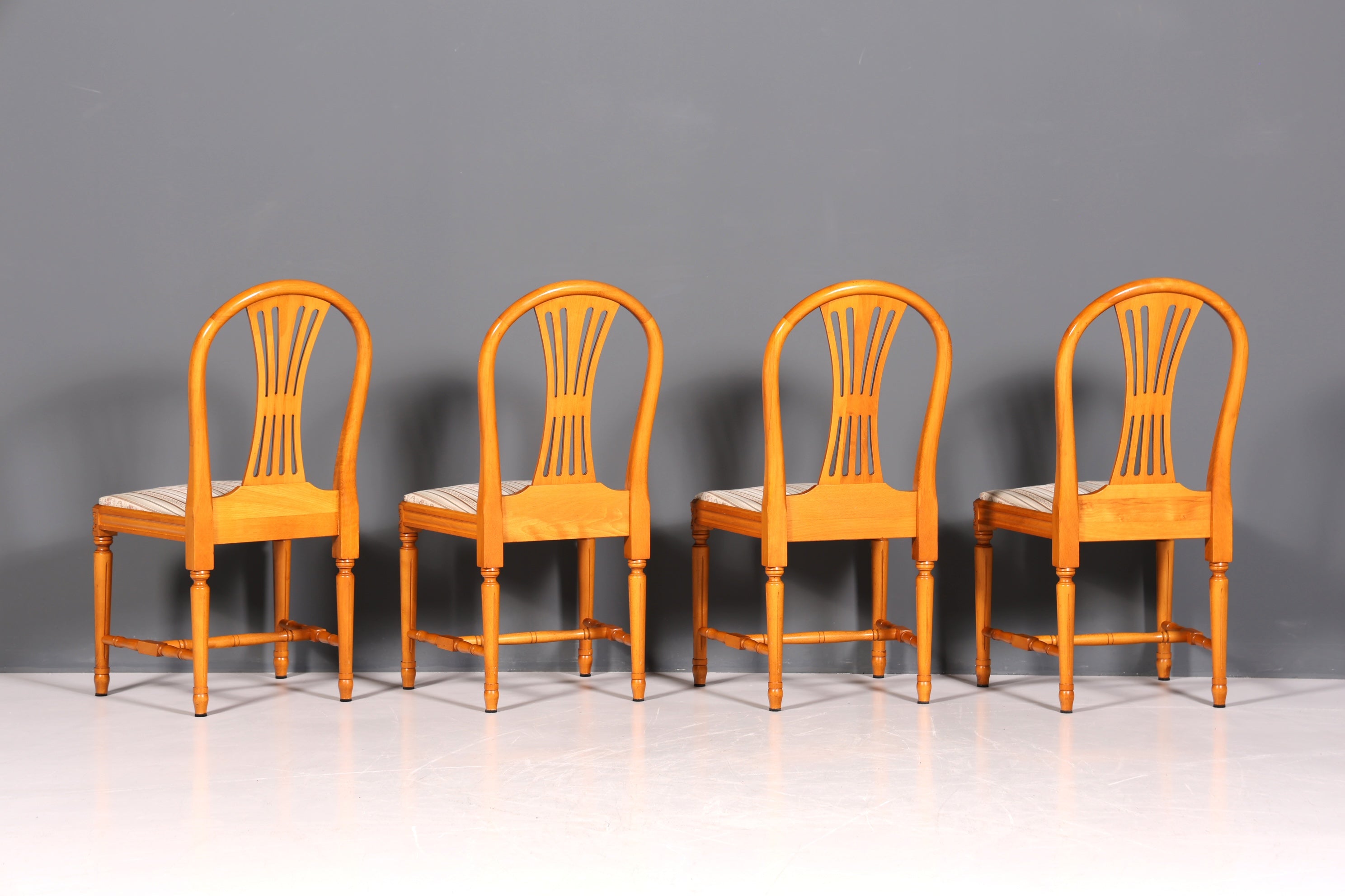 Ensemble de 4 chaises de style gustavien, chaises de cuisine anglaises, chaises de salle à manger de style antique