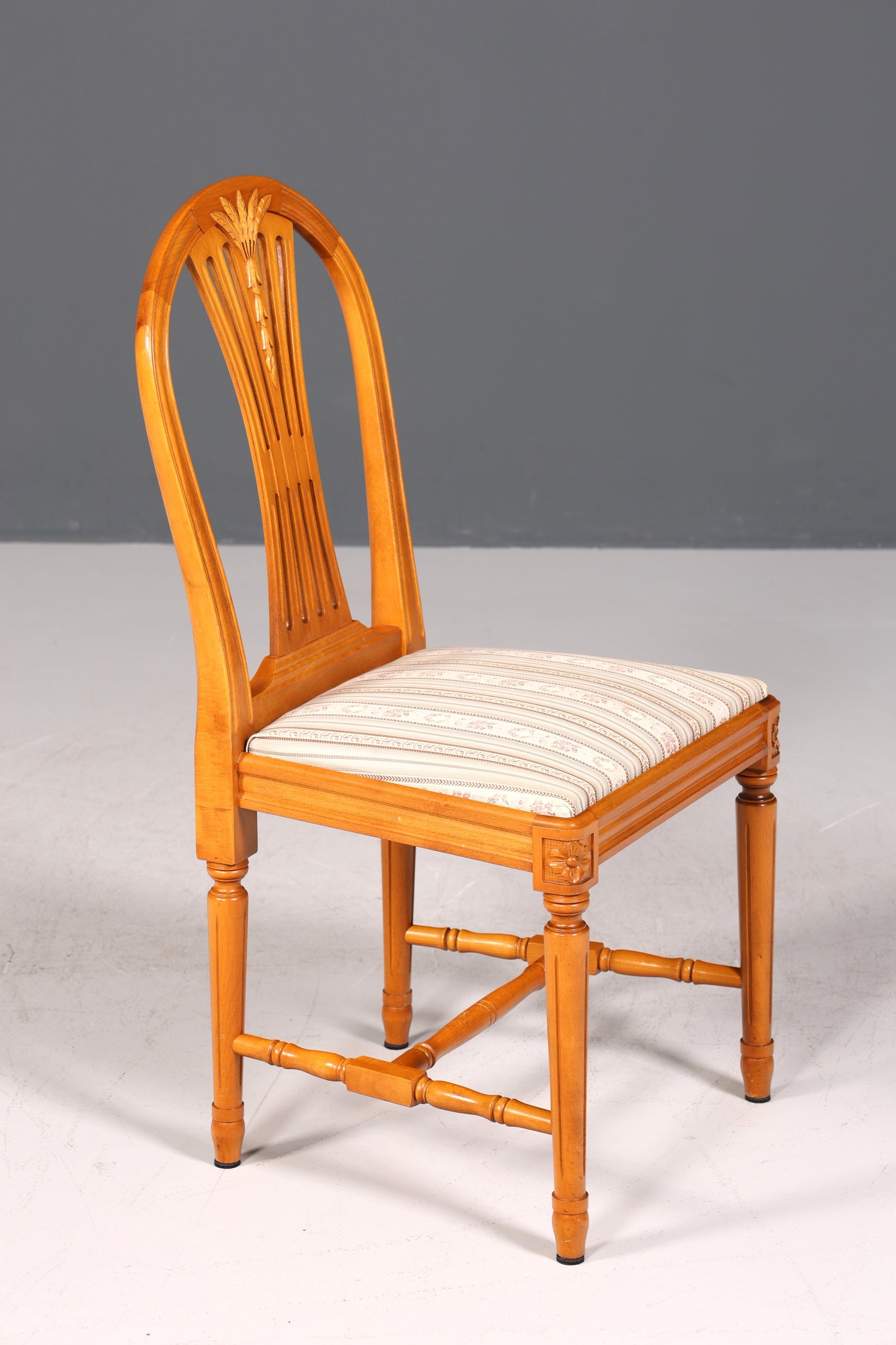 Ensemble de 4 chaises de style gustavien, chaises de cuisine anglaises, chaises de salle à manger de style antique