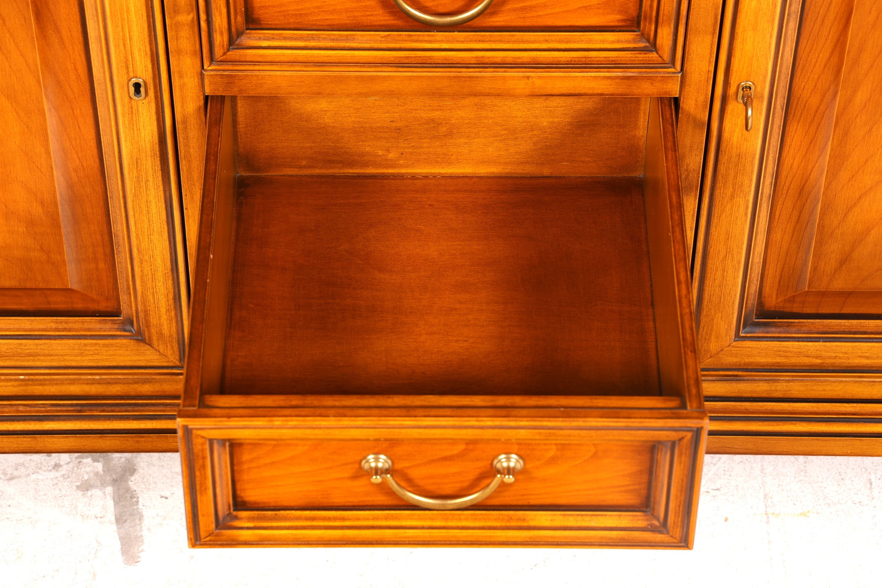 Traumhafte Original Selva Vitrine Kirschholz Buffet Bibliothek Antik Stil Schrank Geschirrschrank Italienische Möbel