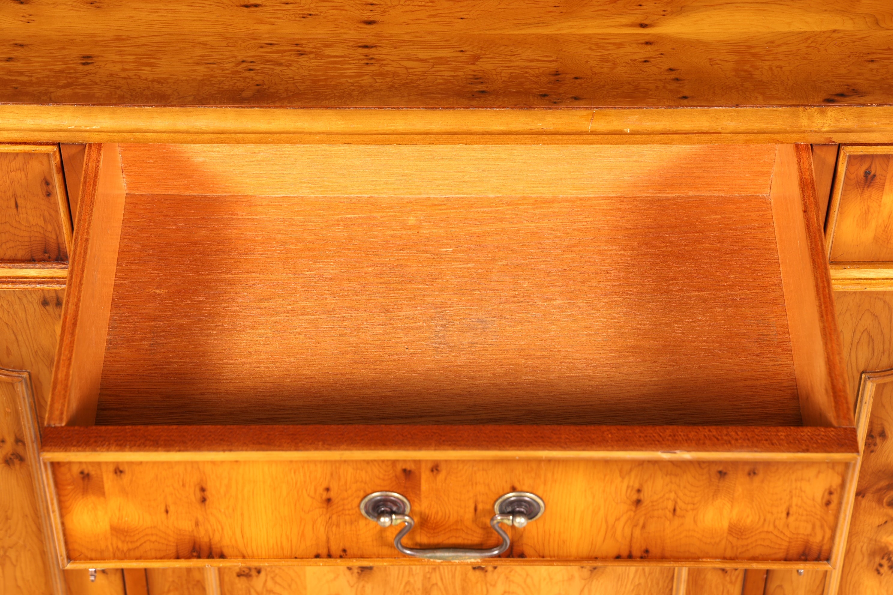 Magnifique buffet anglais, meuble ancien des années 1960, commode