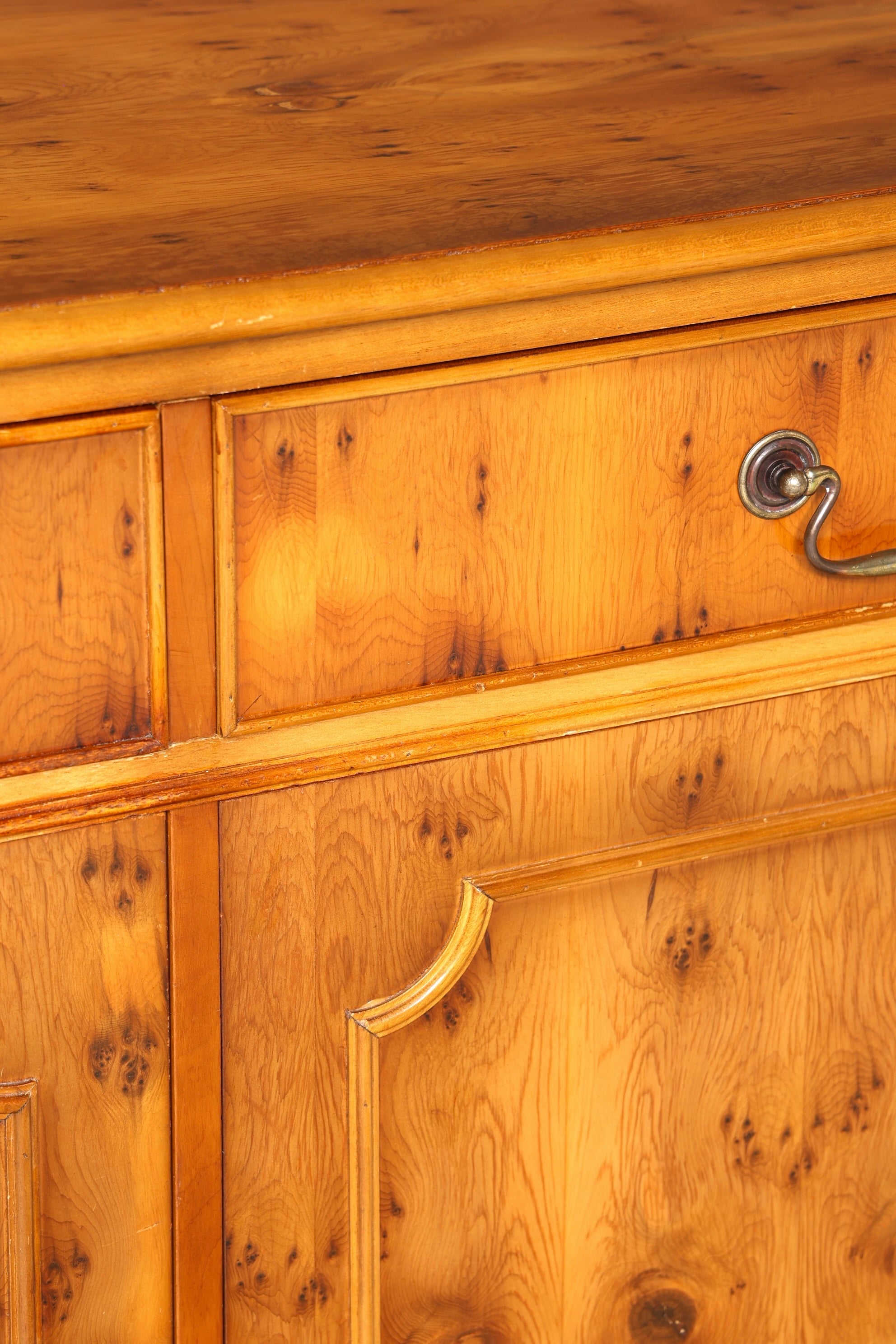 Magnifique buffet anglais, meuble ancien des années 1960, commode