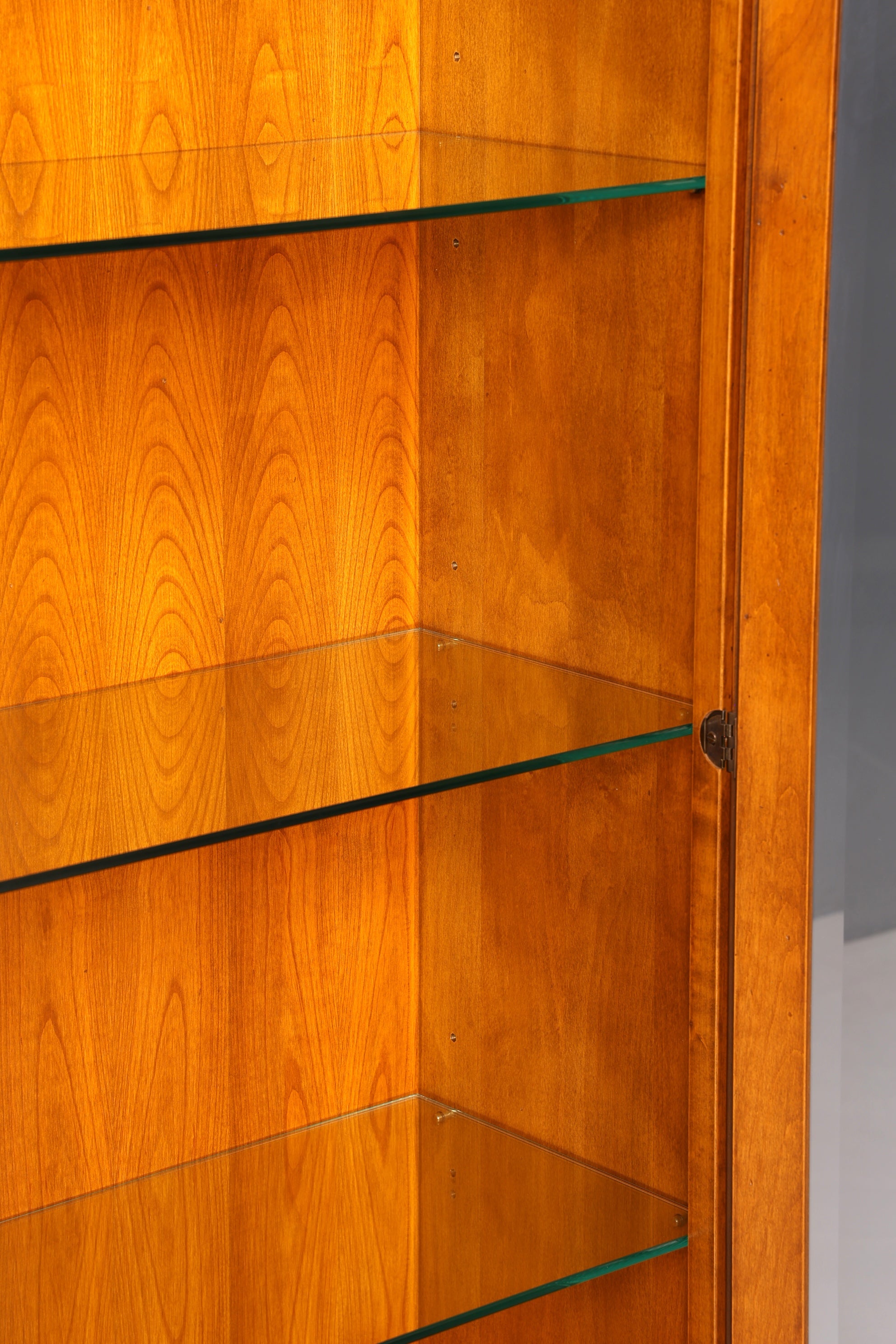 Traumhafte Original Selva Villa Borghese Vitrine Kirschholz Antik Stil Glasvitrine Geschirrschrank Italienische Möbel