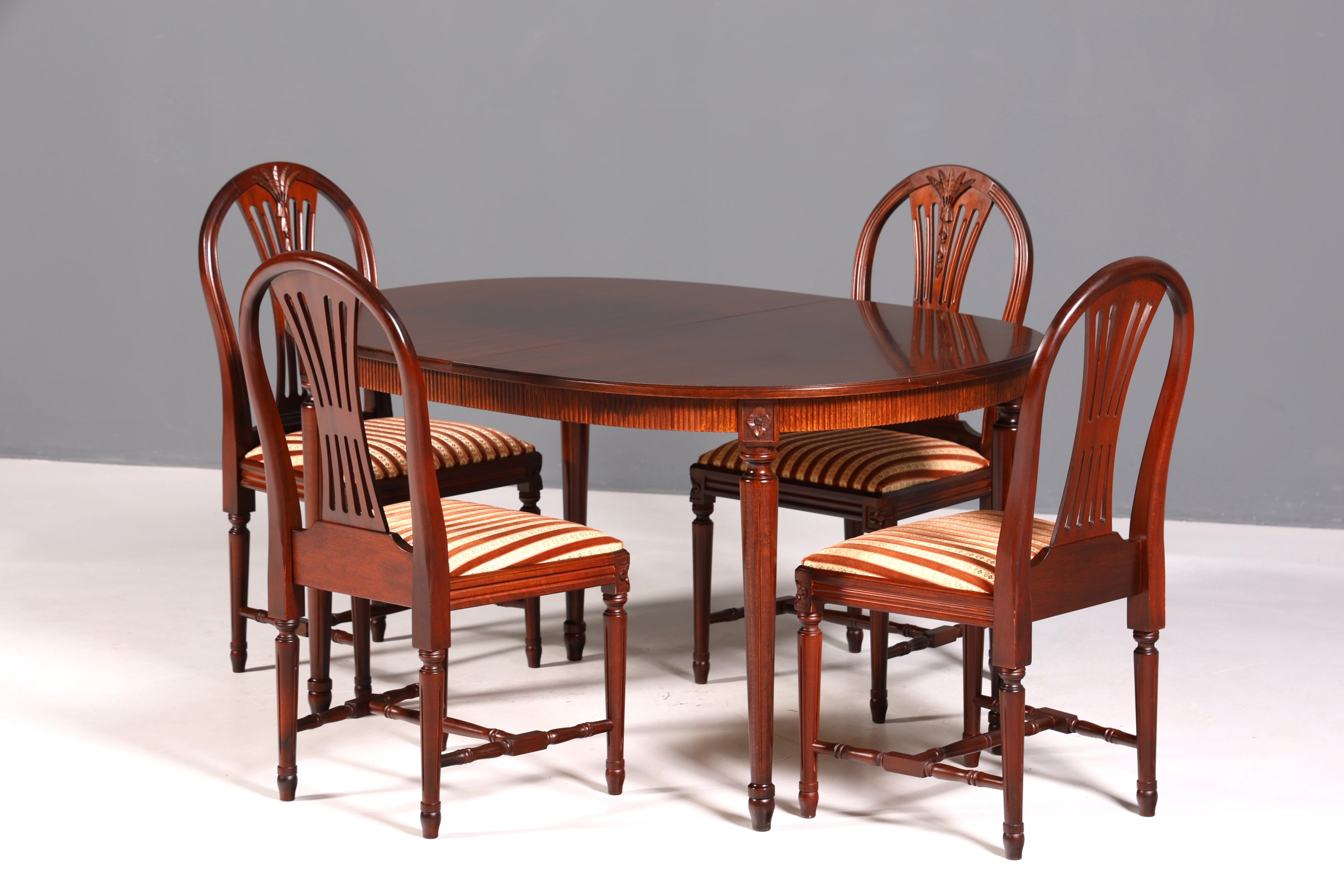 Belle table de salle à manger extensible anglaise, style antique, table de cuisine des années 60