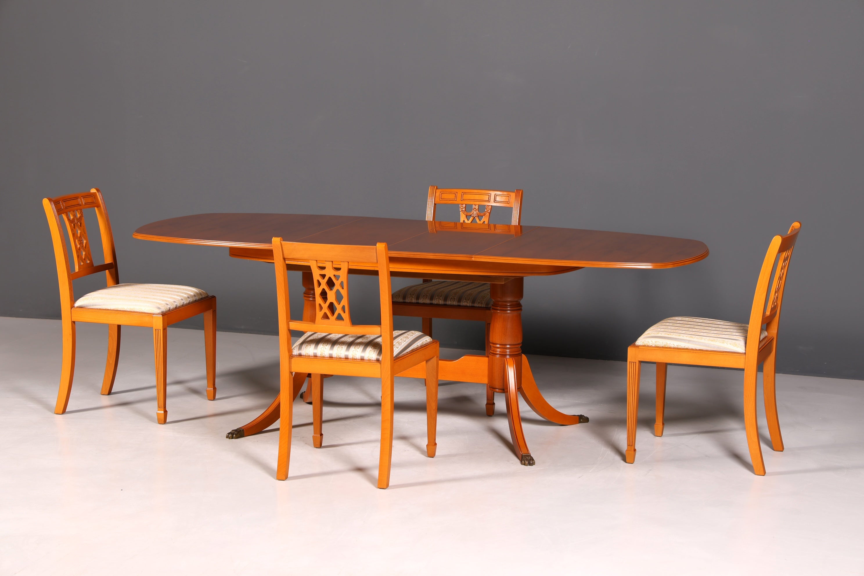 G092 Finish cm Wunderschöner Englischer Tisch ausziehbarer Esstisch Antik Stil 60s Küchentisch Eibe