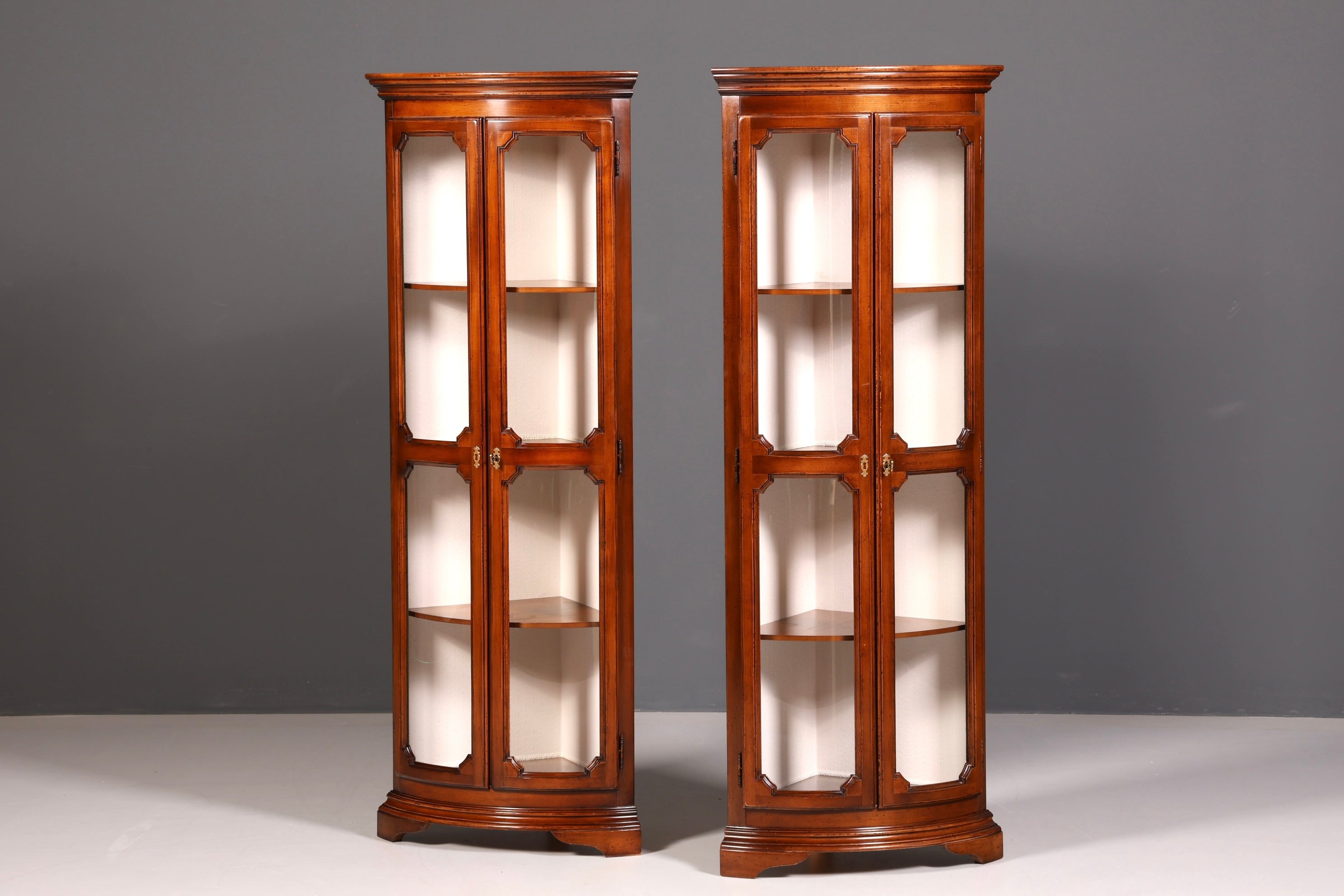 Wunderschöne Original Selva Eckvitrine Antik Stil Vitrine Schrank Geschirrschrank Glasvitrine