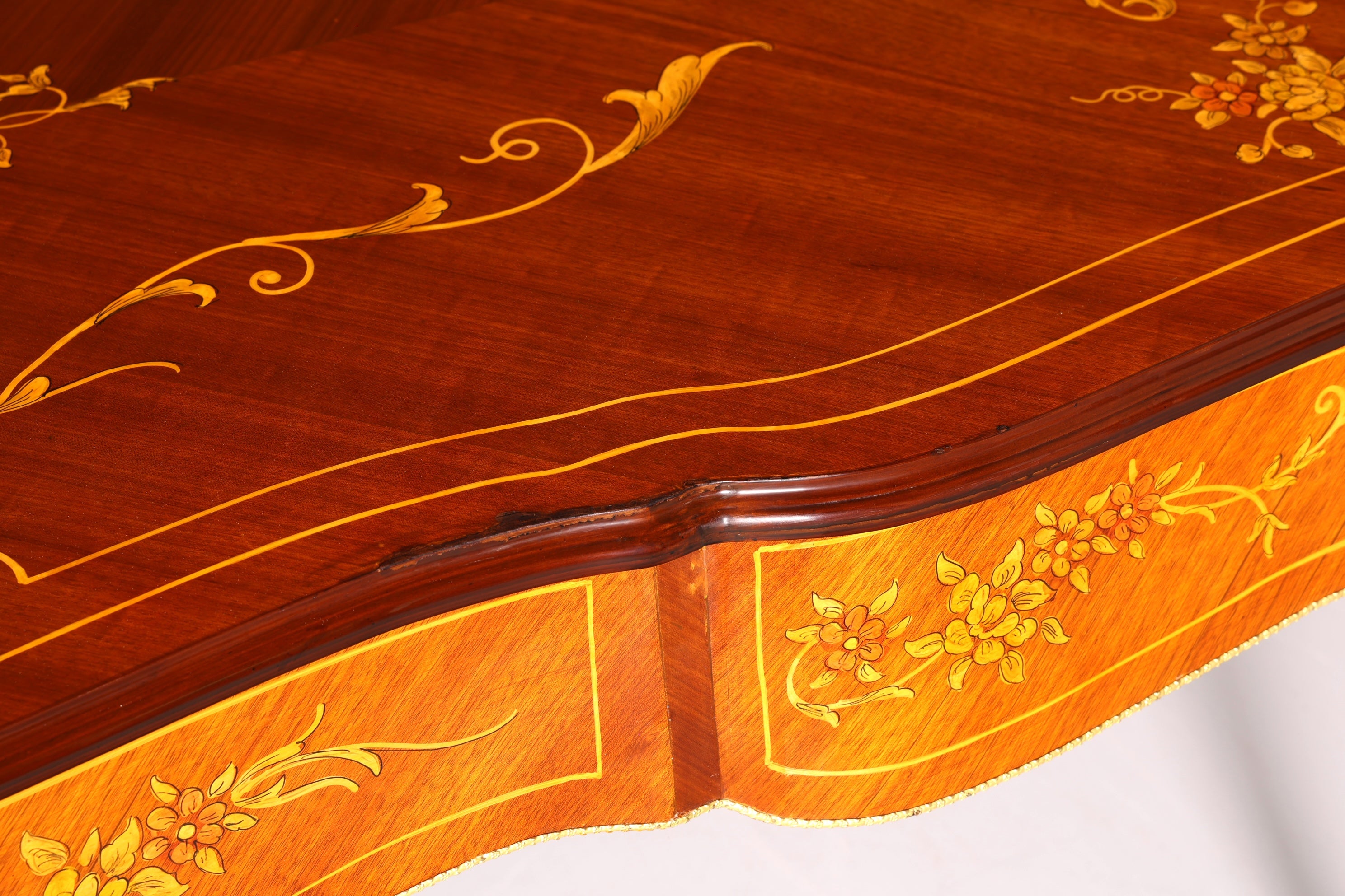 Magnifique bureau français de style Louis XV XXL, table de bureau ancienne incrustée