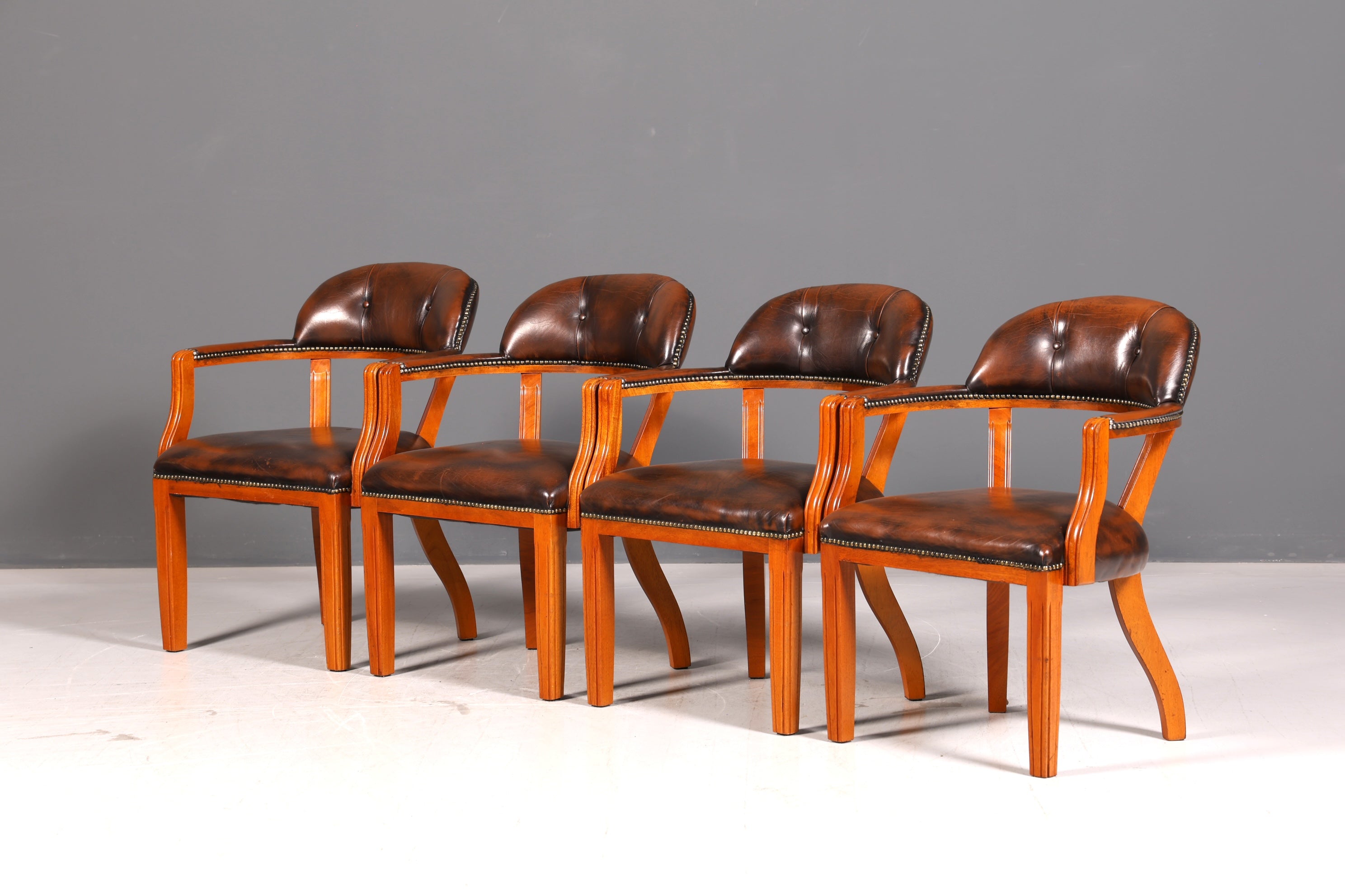Wunderschöner Chesterfield Armlehnstuhl Braun Echt Leder Englisch Bürostuhl Schreibtischstuhl Sekretär Stuhl Court Chair 1 von 4