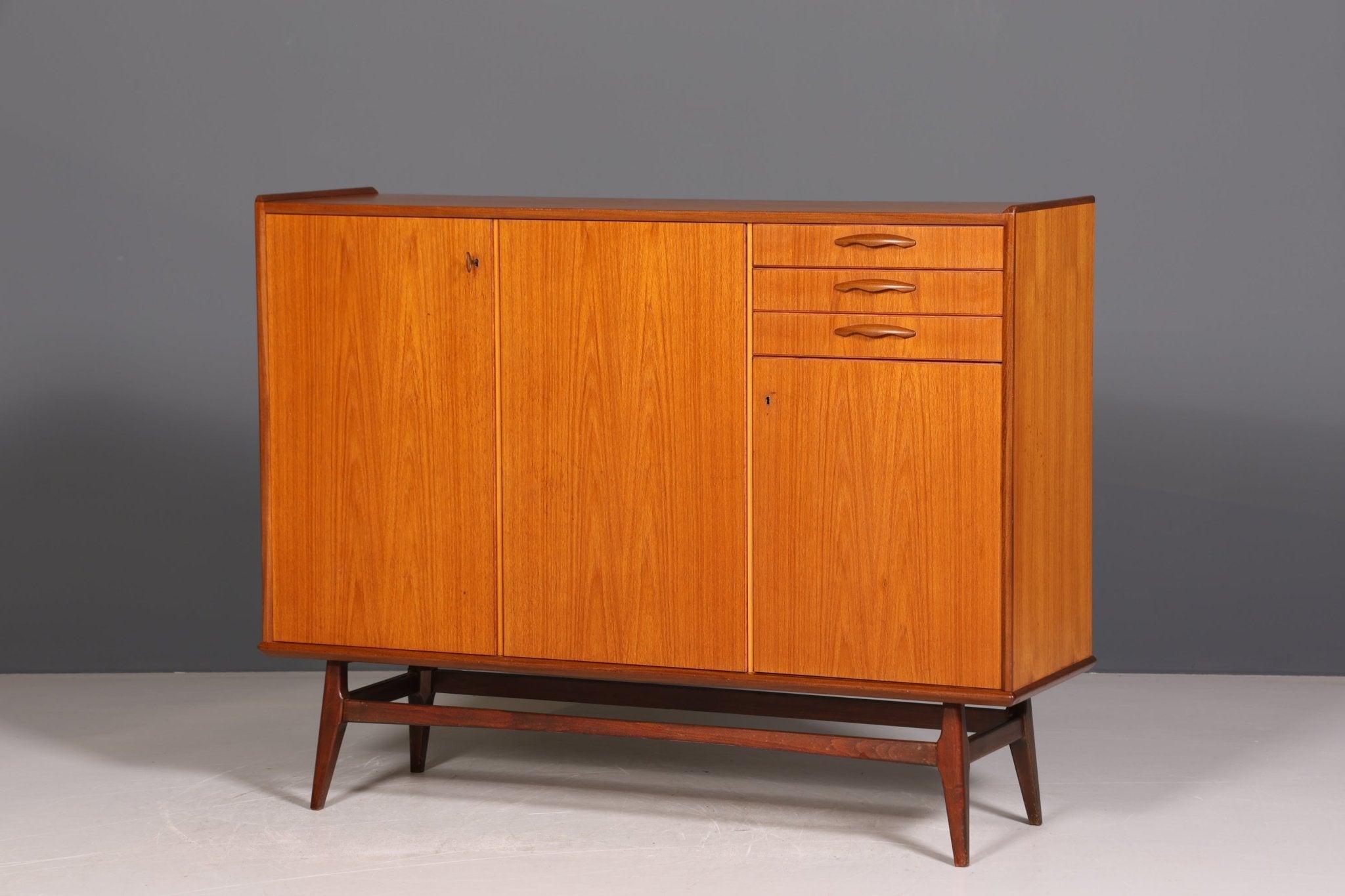Stilvolles Mid Century Highboard Sideboard Vintage Schrank 60er Jahre Büro Kommode Aktenschrank