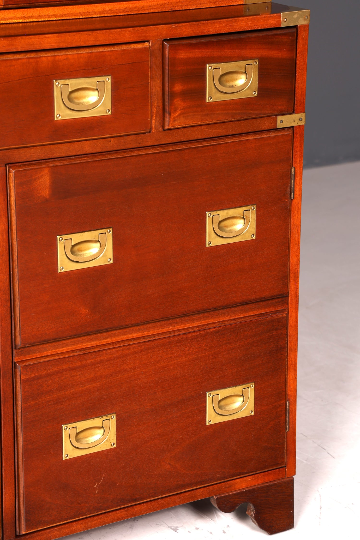 Beeindruckender Maritimer Vitrinenschrank Englischer Schrank echt Holz Bibliothek Englische Anrichte