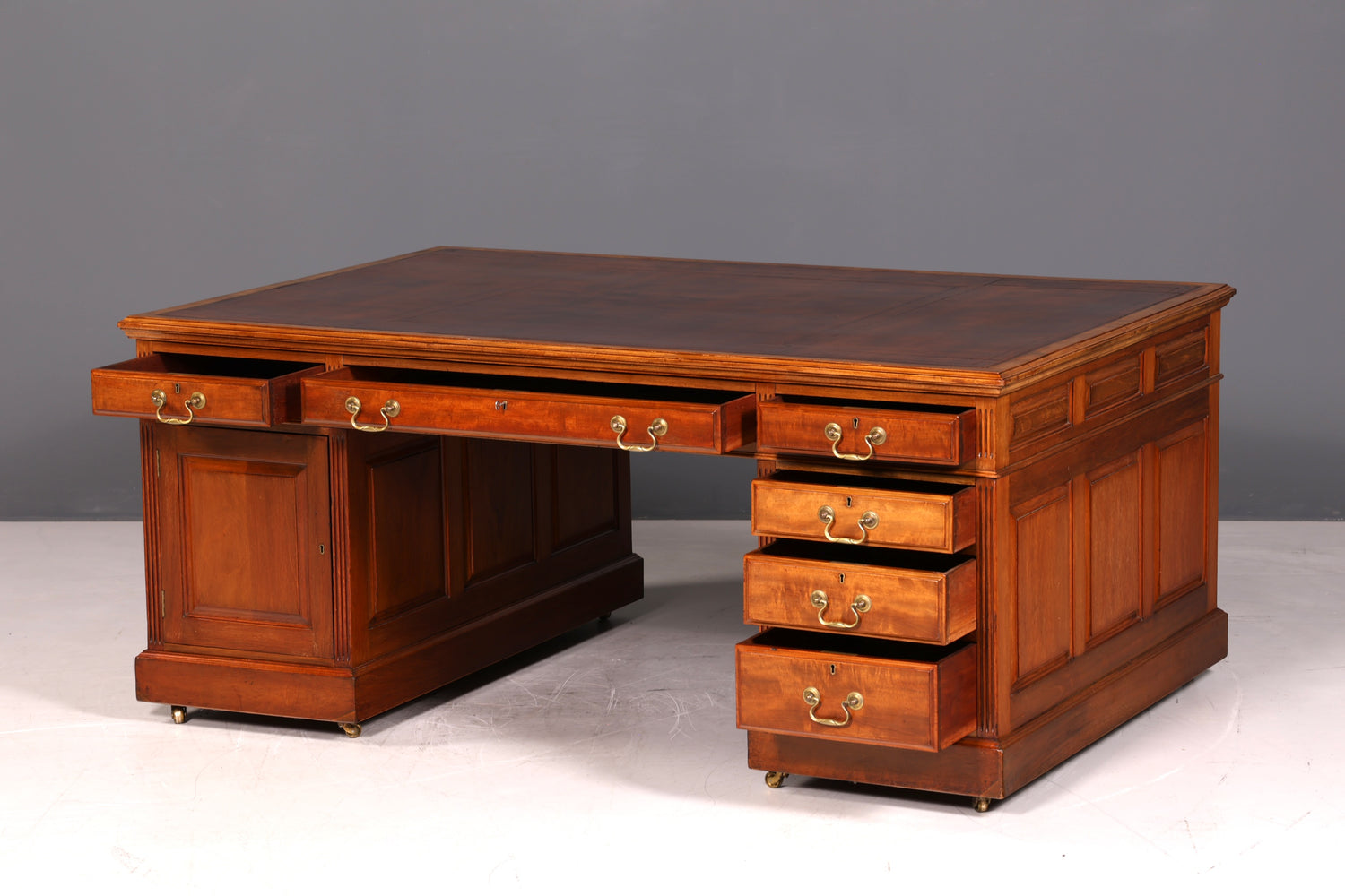 G146 Finish cm Wunderschöner Englischer Schreibtisch echt Lederauflage Bürotisch Antik Stil Office Desk