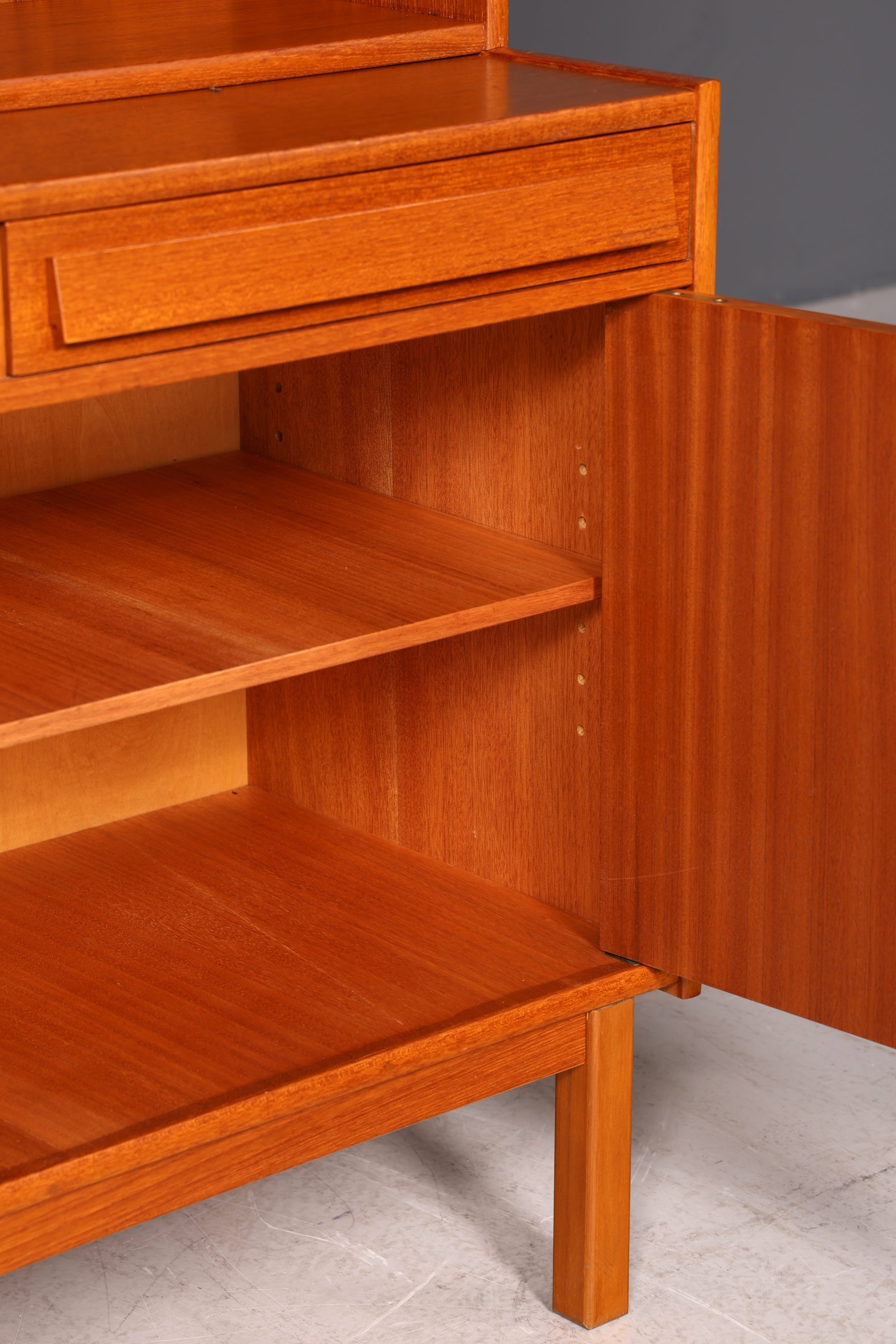 G061 Finish Traumhaftes Mid Century Regal echt Holz Schrank Danish Design Retro Kommode Vintage Bücherregal 60er Jahre