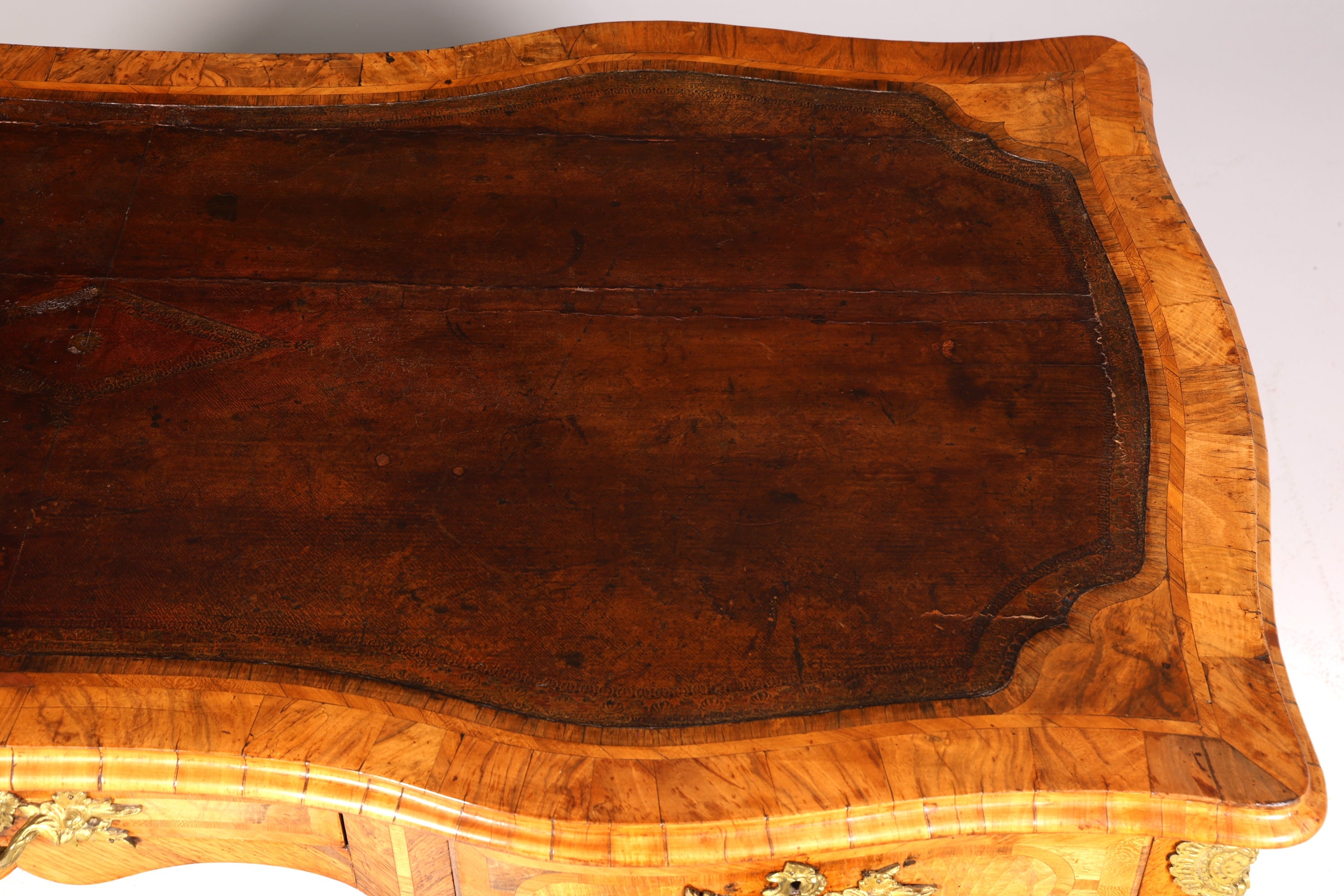 Bureau Louis XV original et majestueux de 1780, bureau plat français en cuir véritable, bureau de bureau ancien