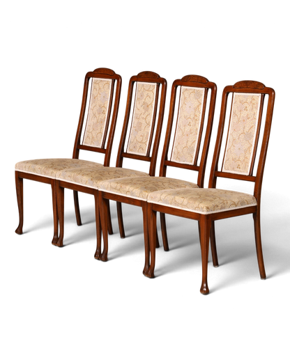 Hauptstadt Möblerei Set aus vier englischen Regency Dining Chairs aus den 60er Jahren mit gemustertem Stoffbezug