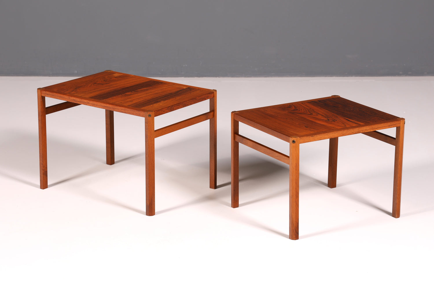 Ensemble de tables d’appoint Filigranes Mid-Century, 2 pièces : table basse, table de rangement et tables gigognes vintage