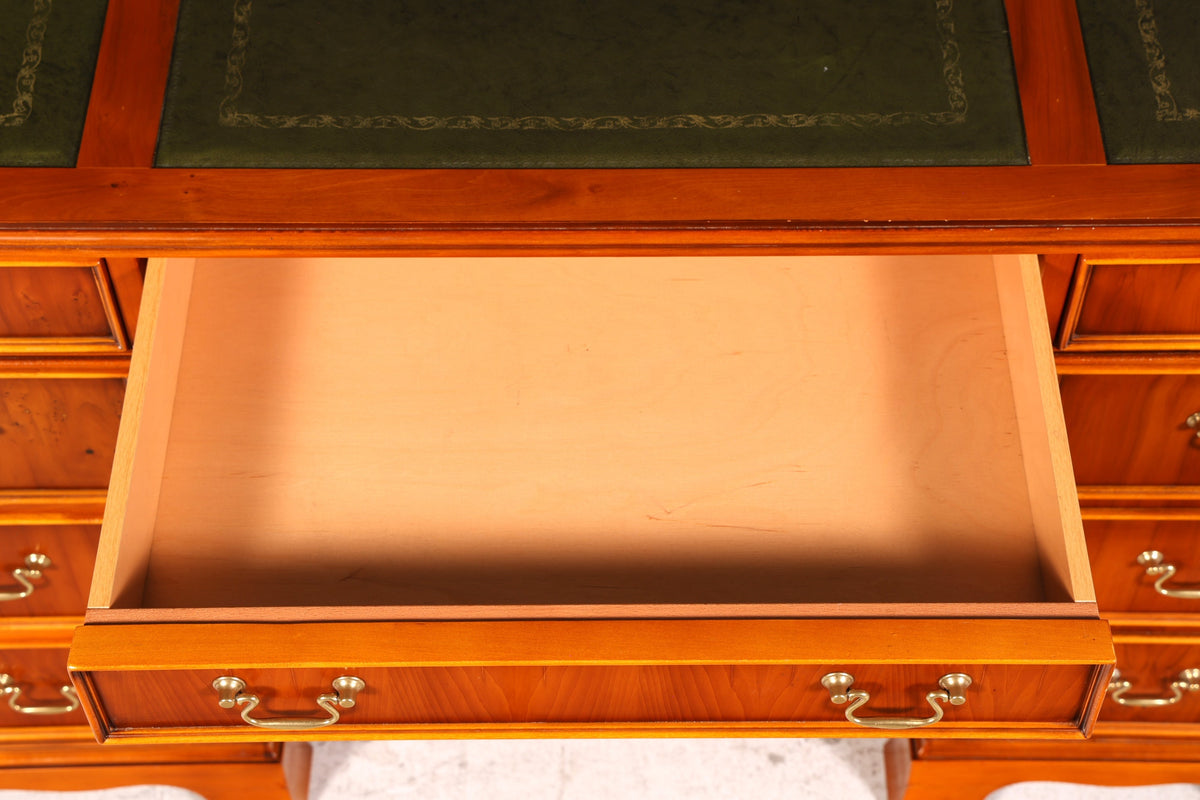 Magnifique bureau anglais en if avec dessus en cuir véritable Bureau de travail Bureau de direction
