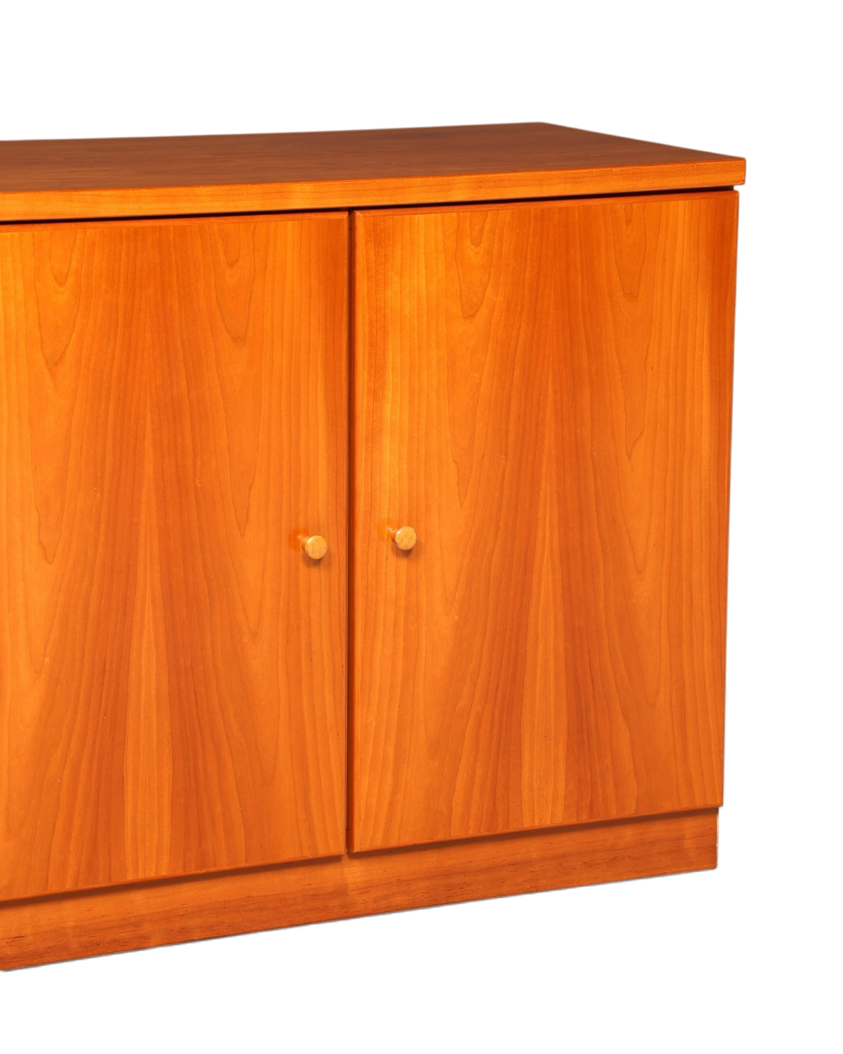 Hauptstadt Möblerei Sideboard H837 mit warmem Holzfurnier und minimalistischen runden Holzgriffen