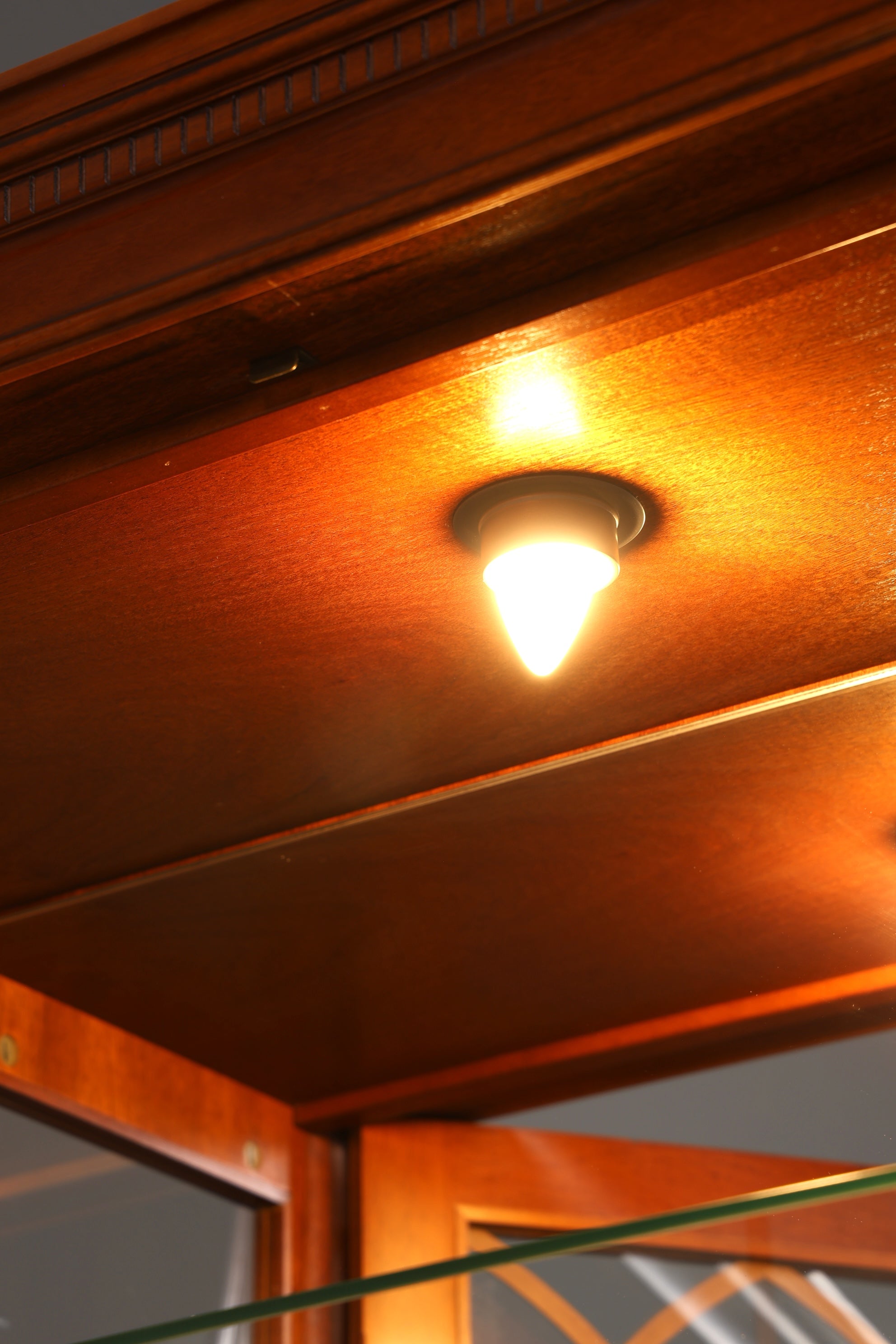 Wunderschöne Englische Vitrine Eibe Bücherschrank Buffet Antik Stil Glasvitrine