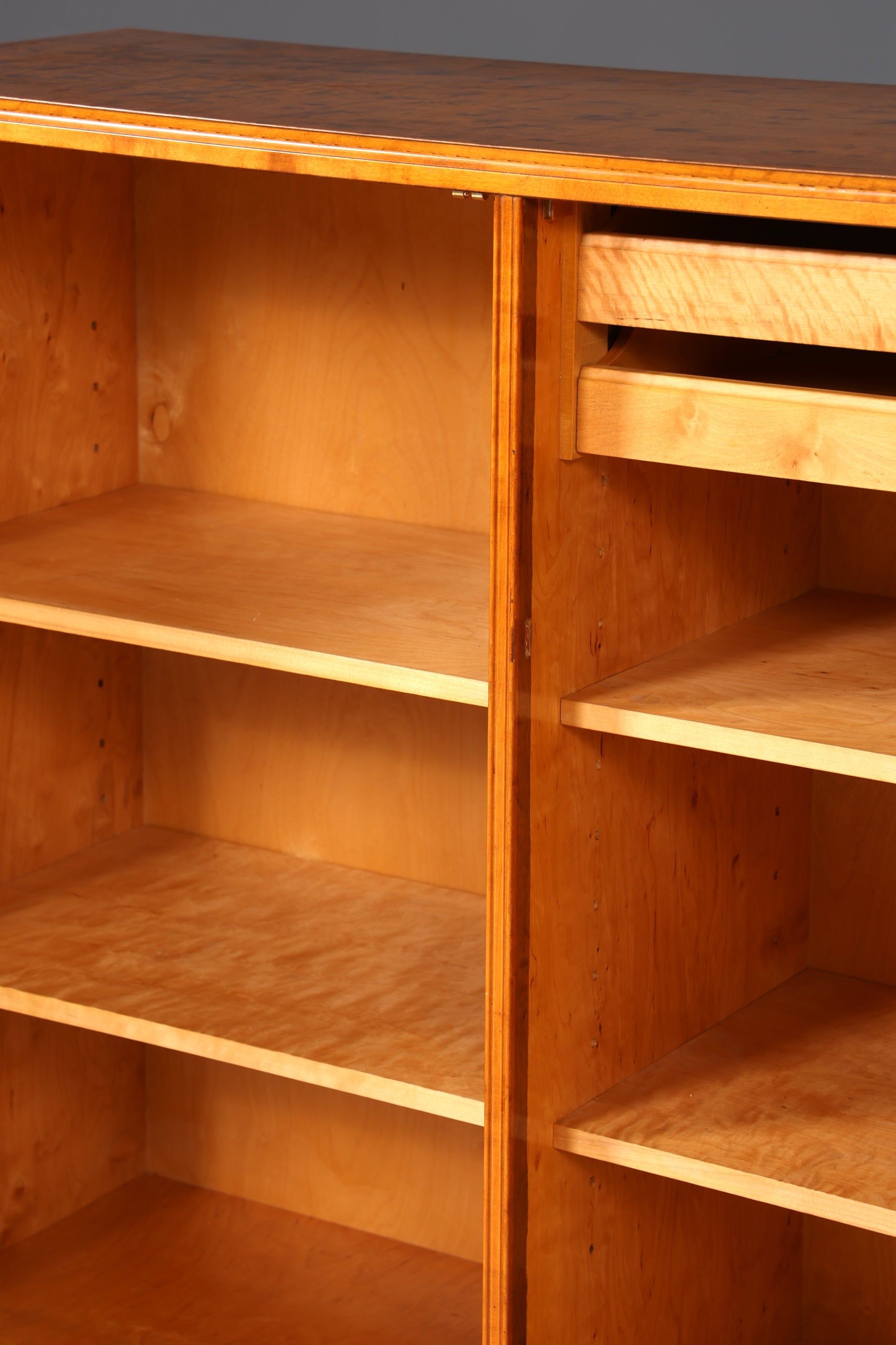 Stilvoller Original Art Deco Schrank Vertiko Sideboard um 1930 Highboard Kommode Aktenschrank Wäscheschrank