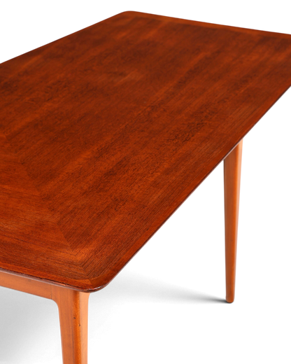 Hauptstadt Möblerei Mid-Century Couchtisch aus dunklem Holz mit elegantem Design und konischen Beinen