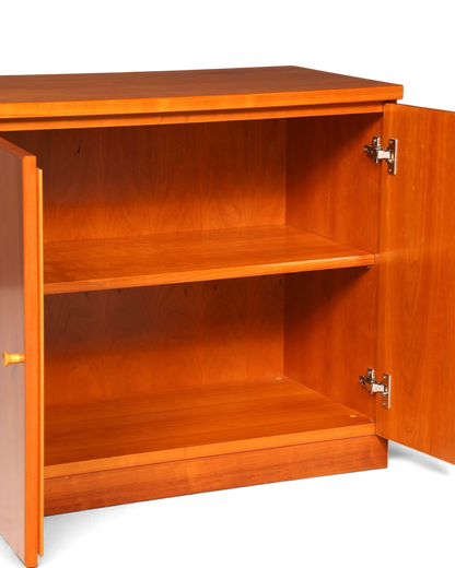 Hauptstadt Möblerei H837 Sideboard mit offenem Schrankfach aus warmem Kirschholz