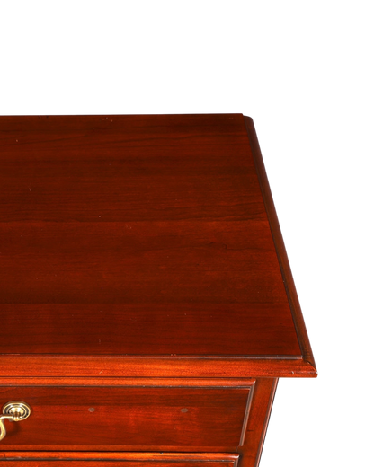 Hauptstadt Möblerei H926 Kommode mit glänzender dunkelbrauner Holzoberfläche und klassischem Design