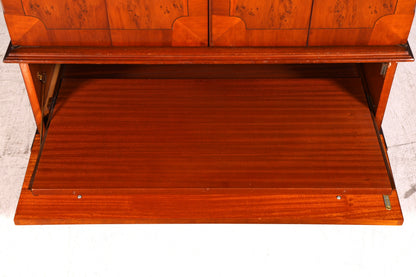 Edler Englischer TV-Schrank Eibe Vertiko Fernsehschrank 60s Schrank Kommode Vintage