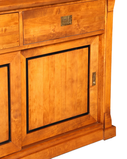 Hauptstadt Möblerei H804 Sideboard aus massivem Holz mit warmem Finish, Messinggriffen und schwarzen Akzenten
