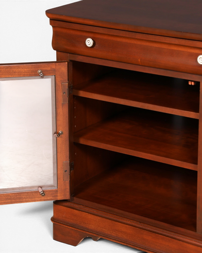Hauptstadt Möblerei H887 Anrichte aus dunklem Holz mit Glastür und zwei Innenfächern im klassischen Stil