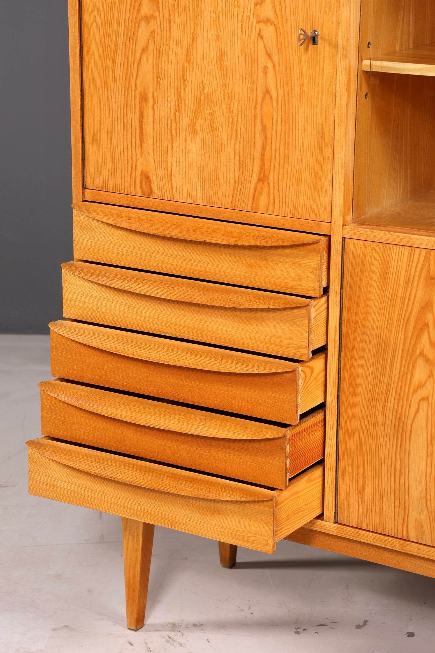 Magnifique vitrine originale Hellerau, modèle Mid-Century, Franz Ehrlich 602, commode et bibliothèque