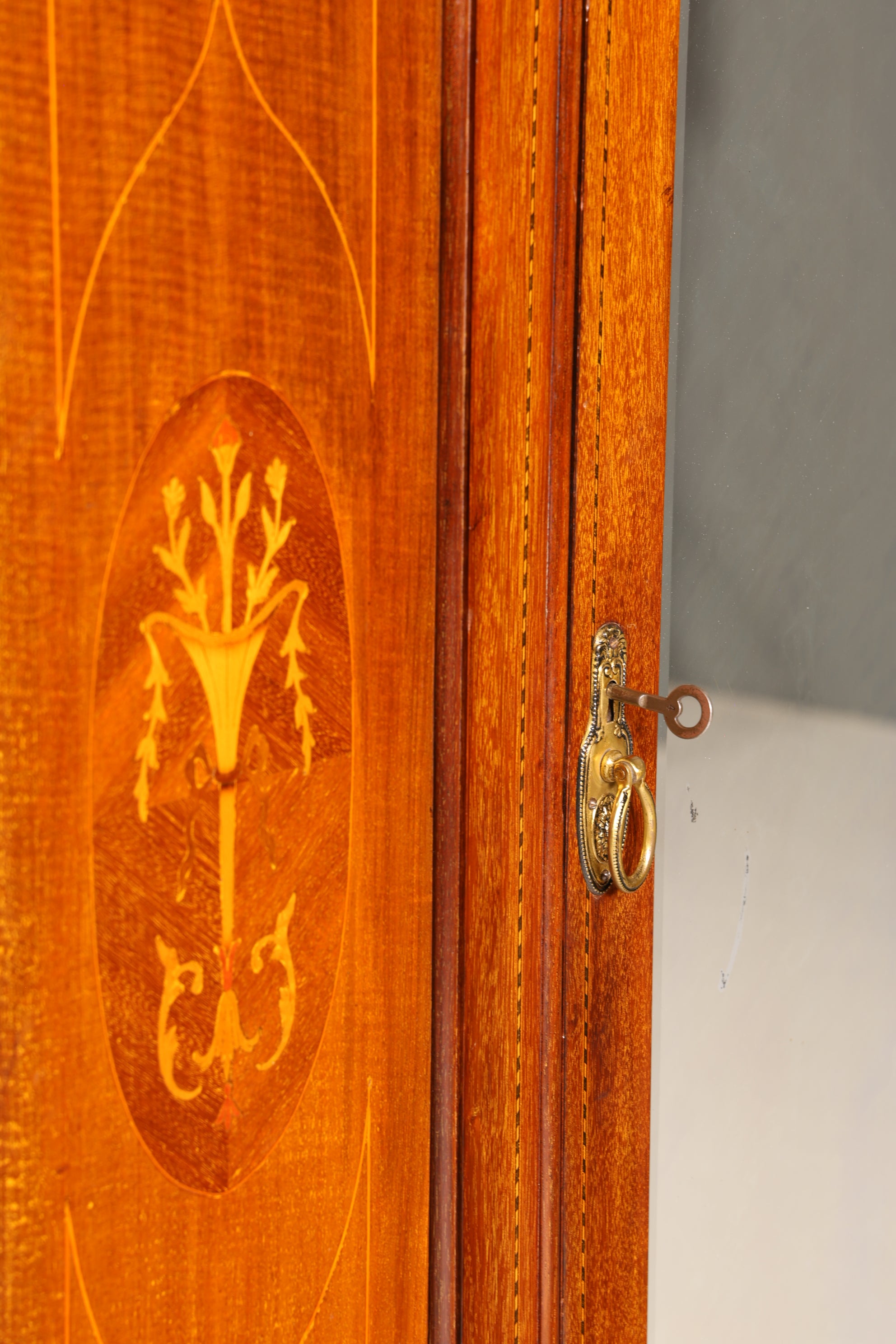 Traumhafter Jugendstil Kleiderschrank um 1910 Englisch Massiv Holz Antik Schrank Dielenschrank Wäscheschrank