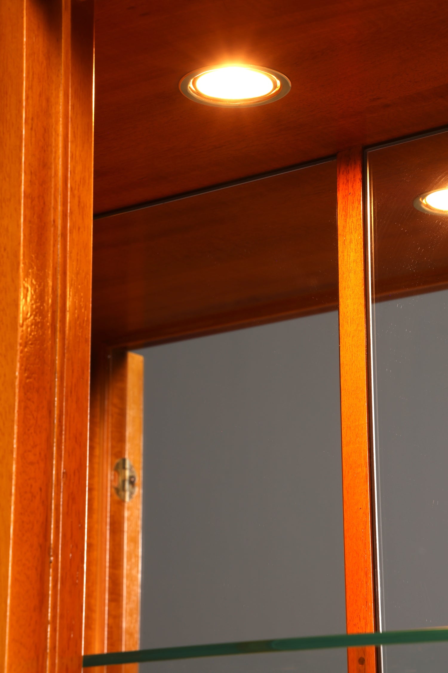 Wunderschöne Englische Vitrine Bücherschrank Buffet 60s Glasvitrine Bibliothek Regal Schrank Vintage