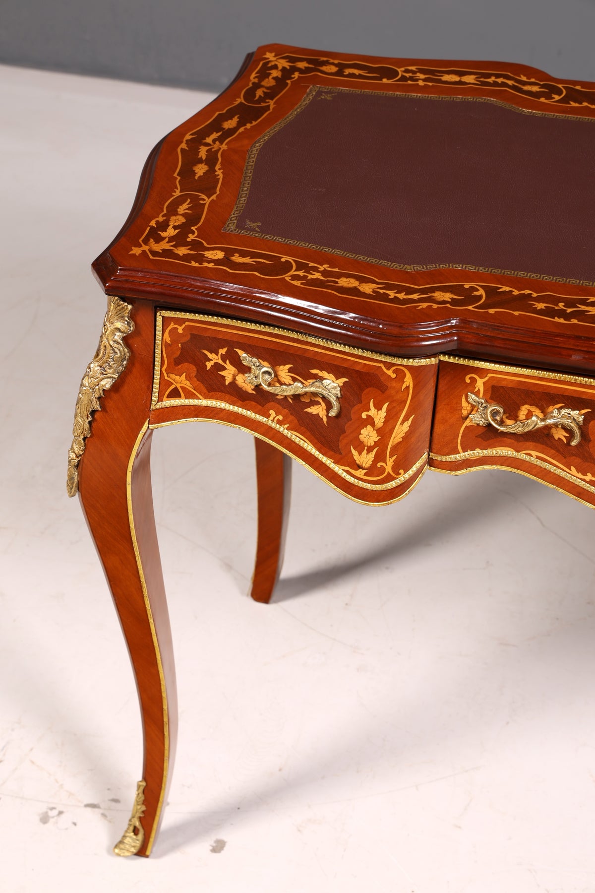 Bureau d’écriture de style Louis XV de rêve, bureau français de style antique en bois véritable, table de bureau