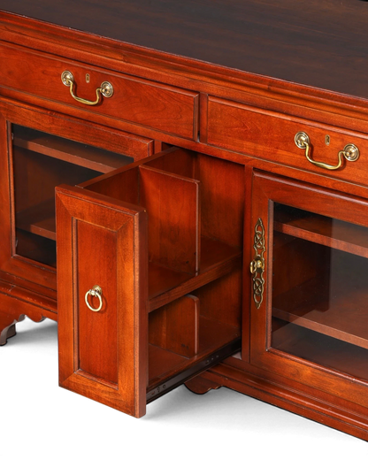 Hauptstadt Möblerei H866 Sideboard aus dunklem Holz mit Messingbeschlägen und ausziehbarem Flaschenregal