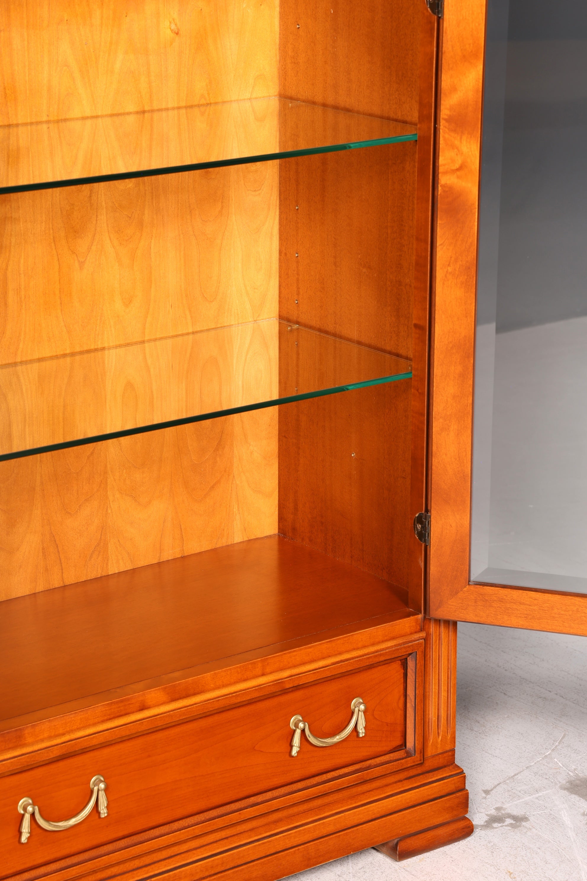 Traumhafte Original Selva Vitrine Villa Borghese Antik Stil Glasvitrine Buffet Schrank mit Beleuchtung