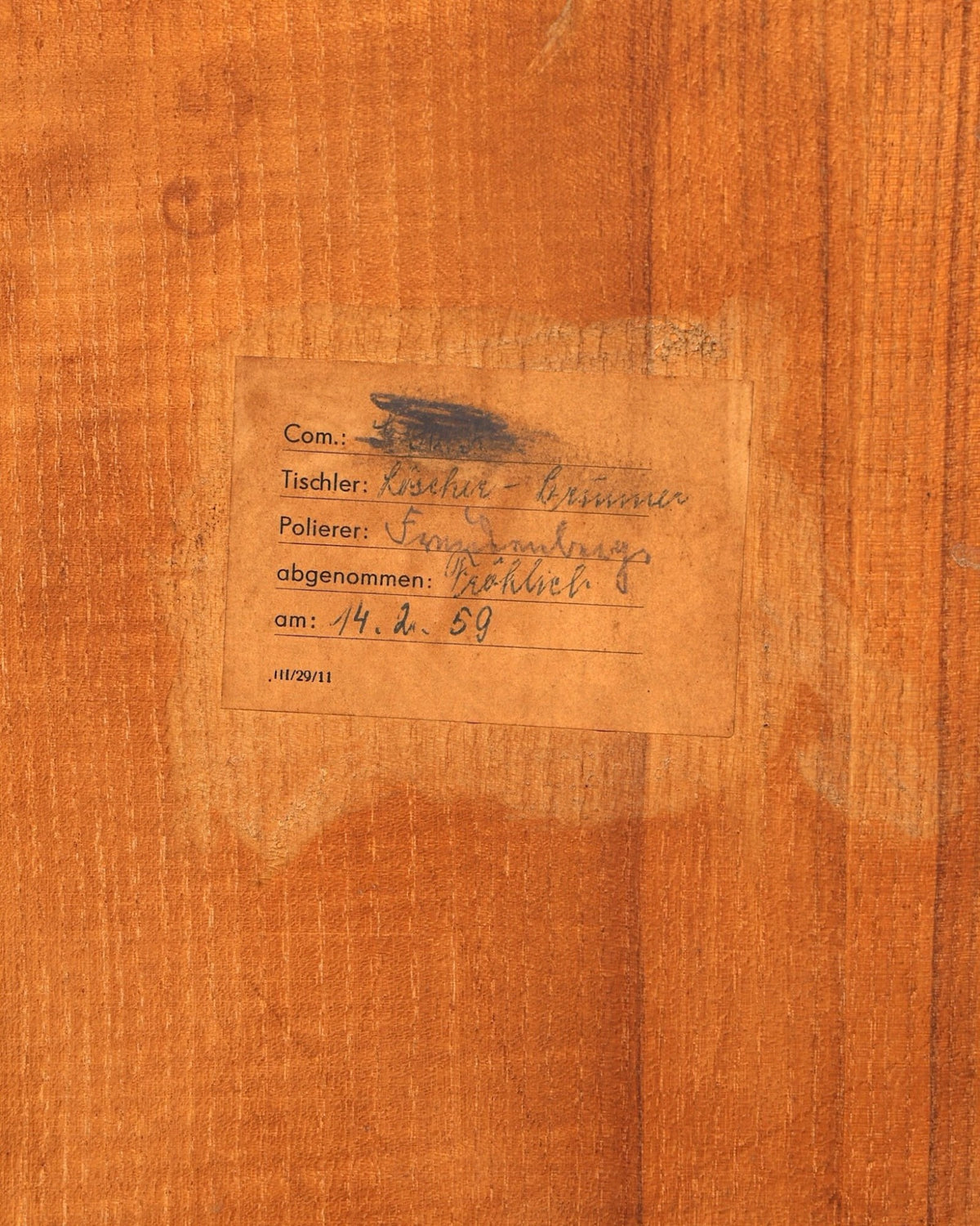 Hauptstadt Möblerei Vintage Echtholz-Möbeloberfläche mit historischem handgeschriebenen Etikett von 1959