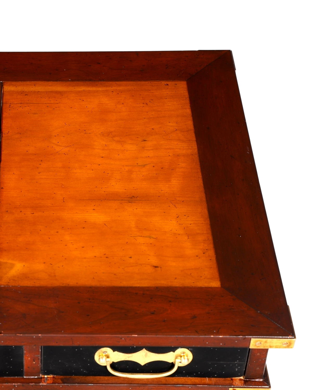 Hauptstadt Möblerei maritimer Schreibtisch im Military Chest Stil mit dunkler Holzoberfläche und Messingbeschlägen