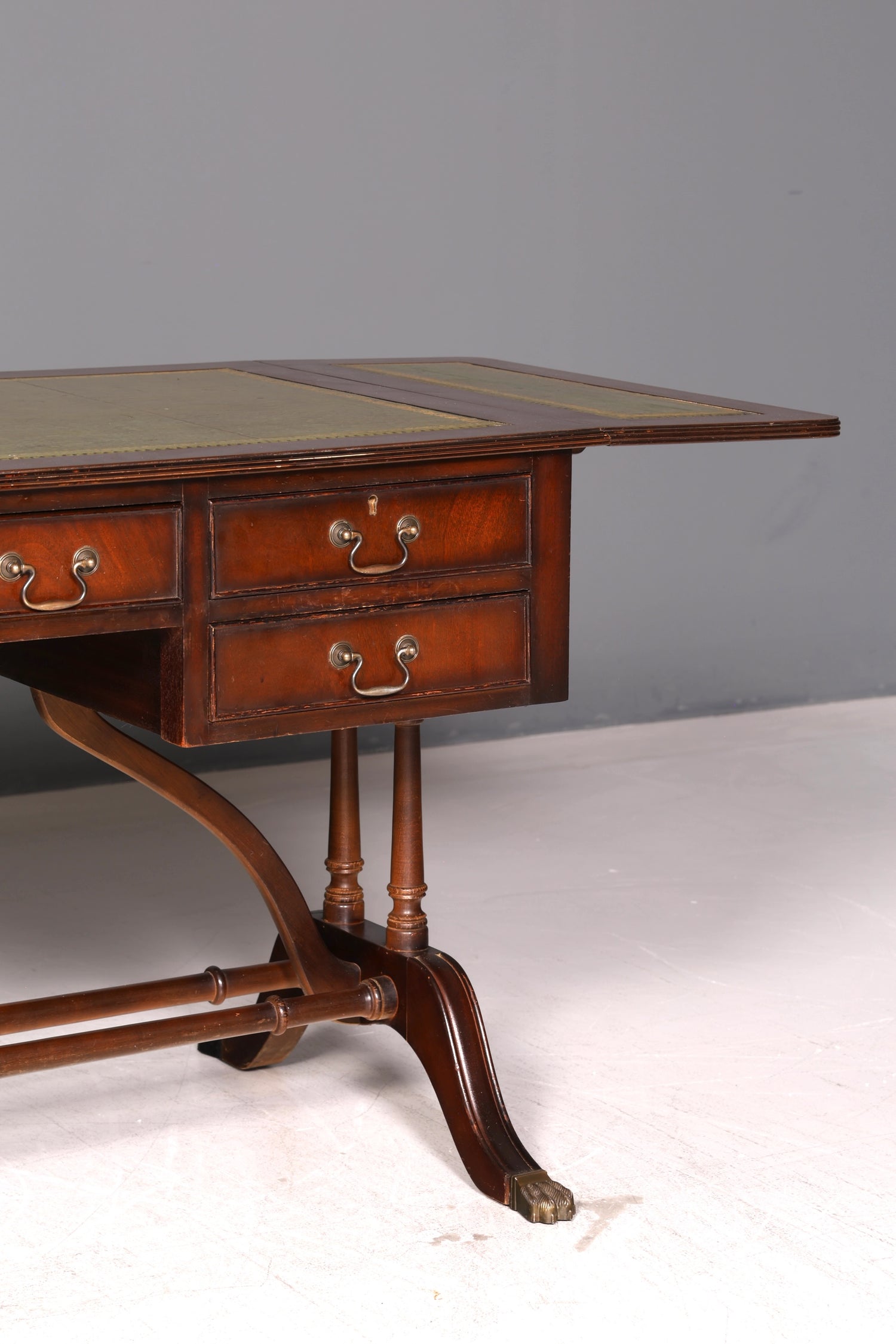 Magnifique bureau anglais Regency pliant avec dessus en cuir véritable, acajou, bureau des années 60