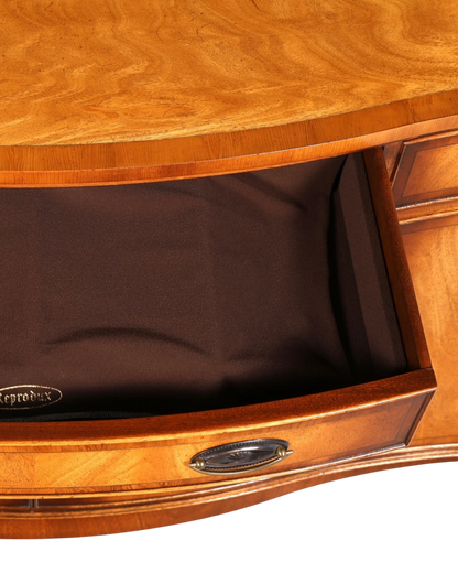 Hauptstadt Möblerei Bevan Funnell Reprodux Sideboard mit offener Schublade und braunem Stoffeinsatz aus Echtholz