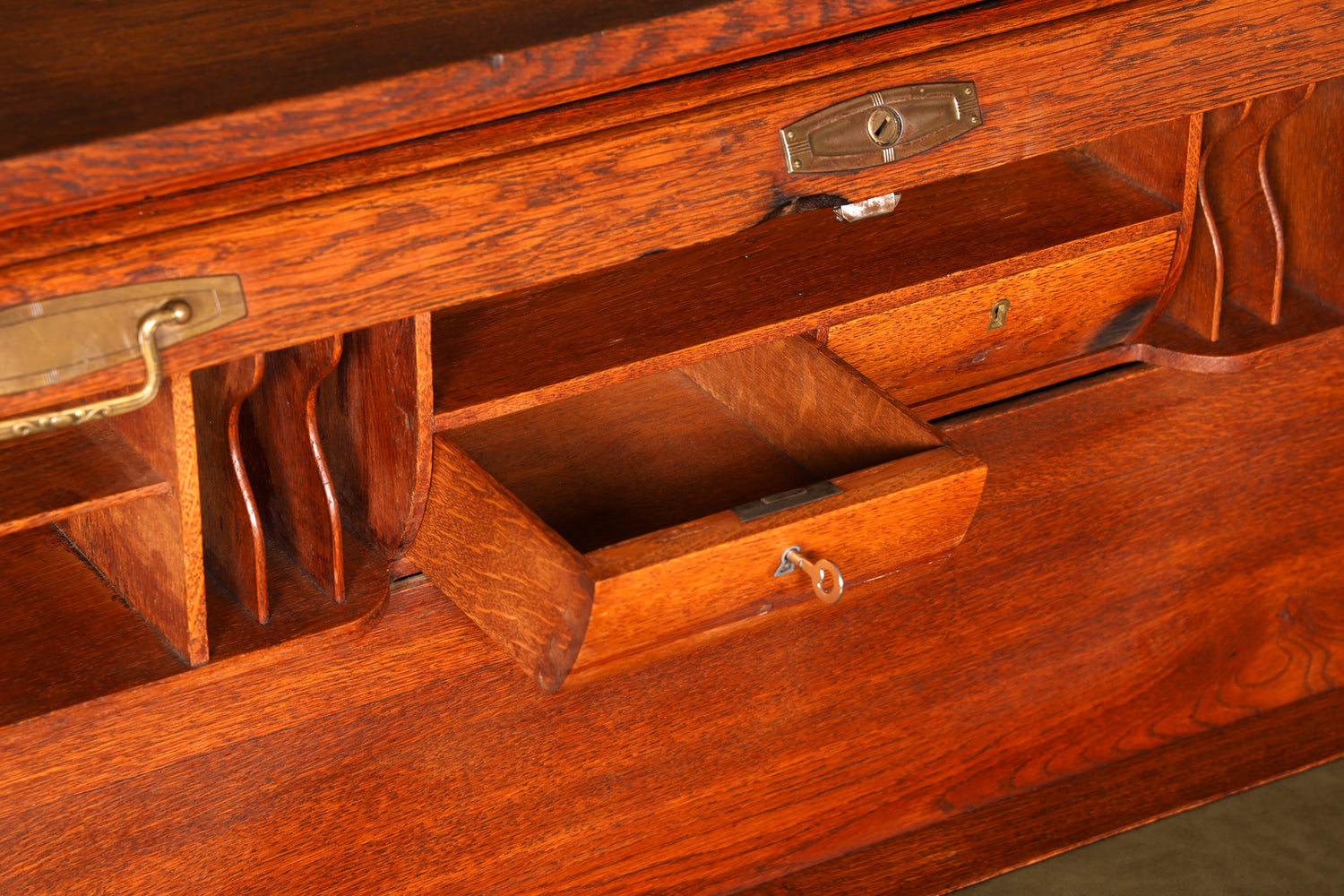 Magnifique secrétaire de style Bauhaus, bureau Art déco, secrétaire à rideau, antiquité vintage en chêne