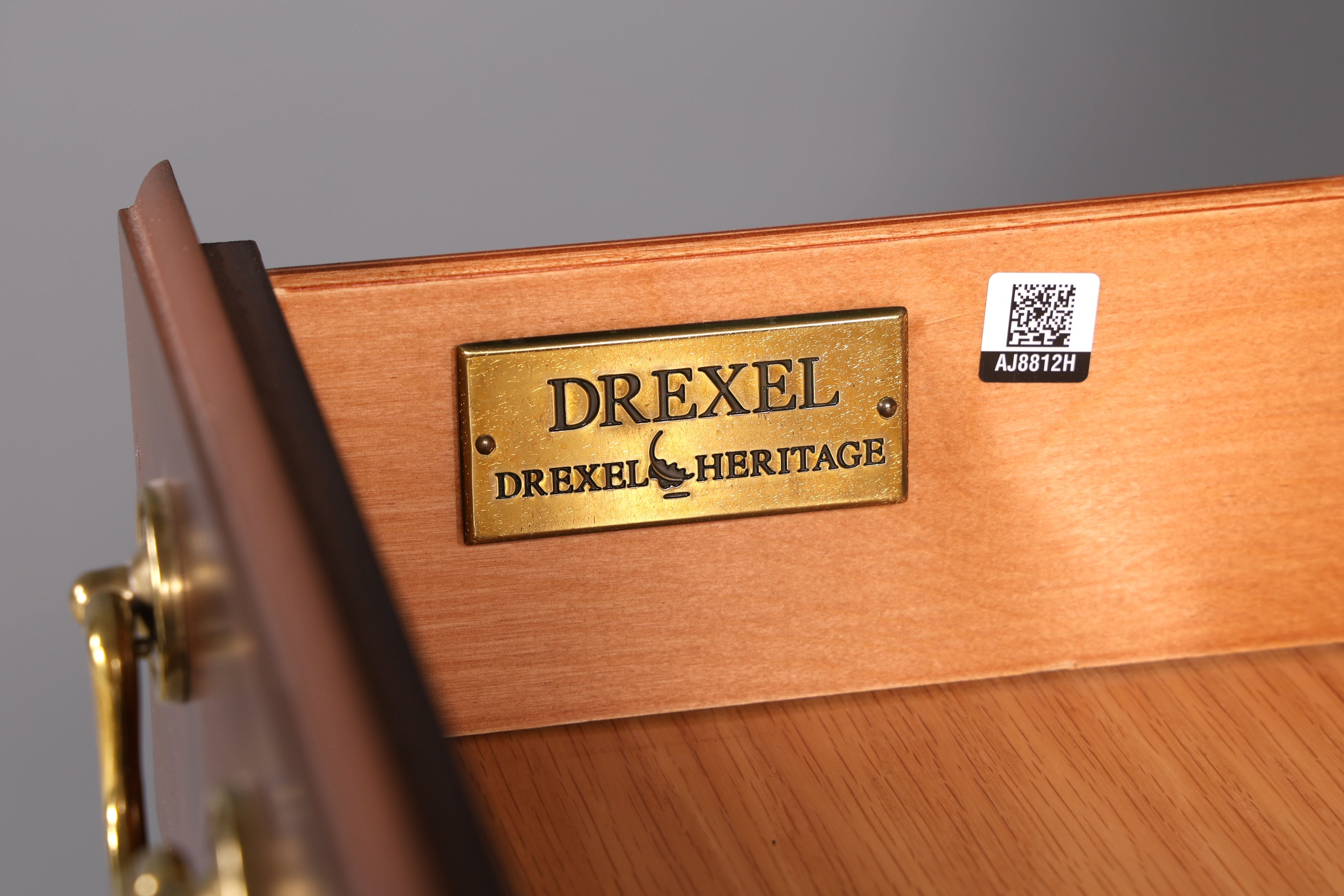 Edle Original Drexel Heritage Vitrine Bücherschrank USA Schrank Buffet Regal Glasvitrine