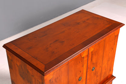 Edler Englischer TV-Schrank Eibe Vertiko Fernsehschrank 60s Schrank Kommode Vintage