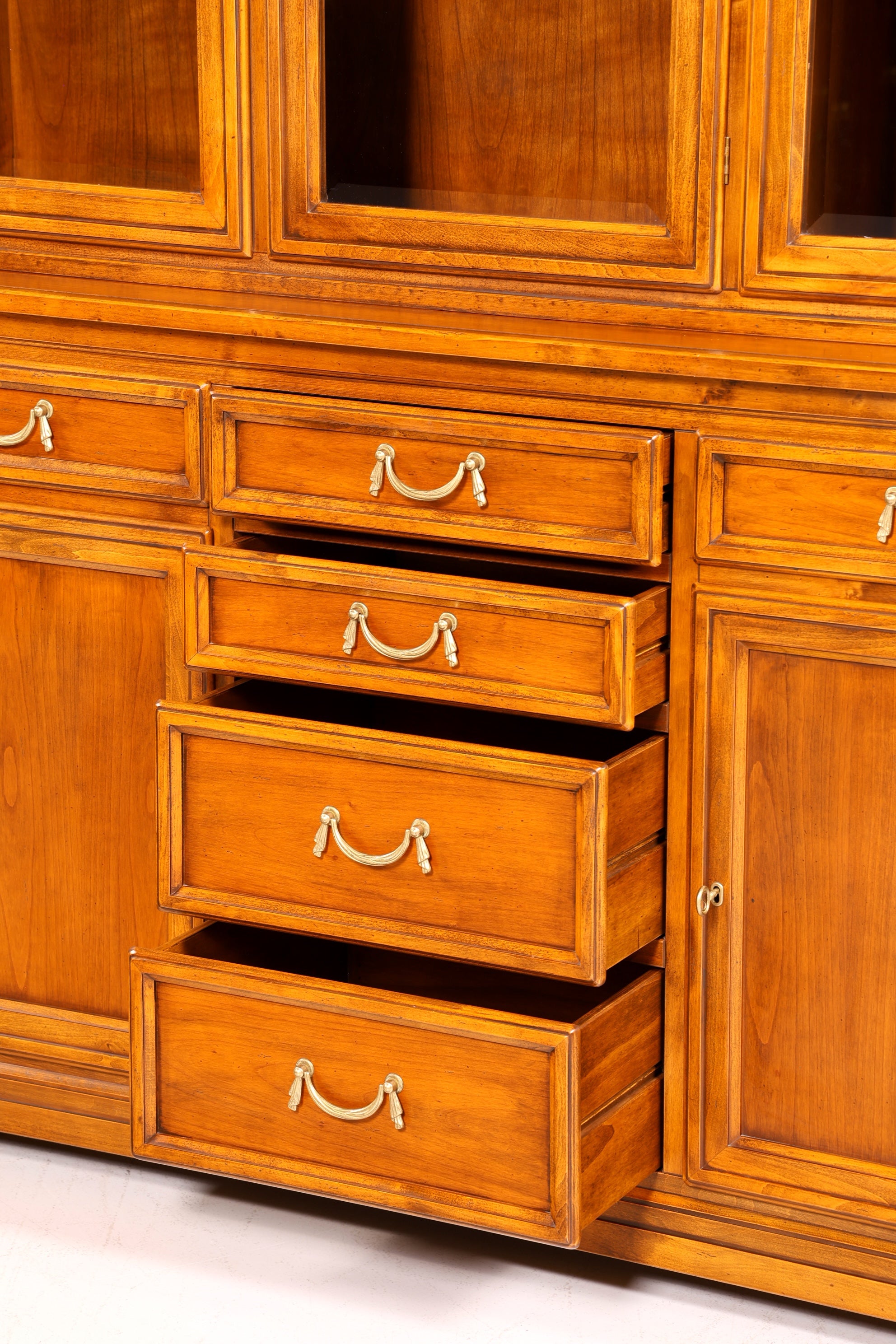 Wunderschöne Original Selva Vitrine Villa Borghese Antik Massivholz Buffet Schrank Bibliothek Glasvitrine Made in Italy