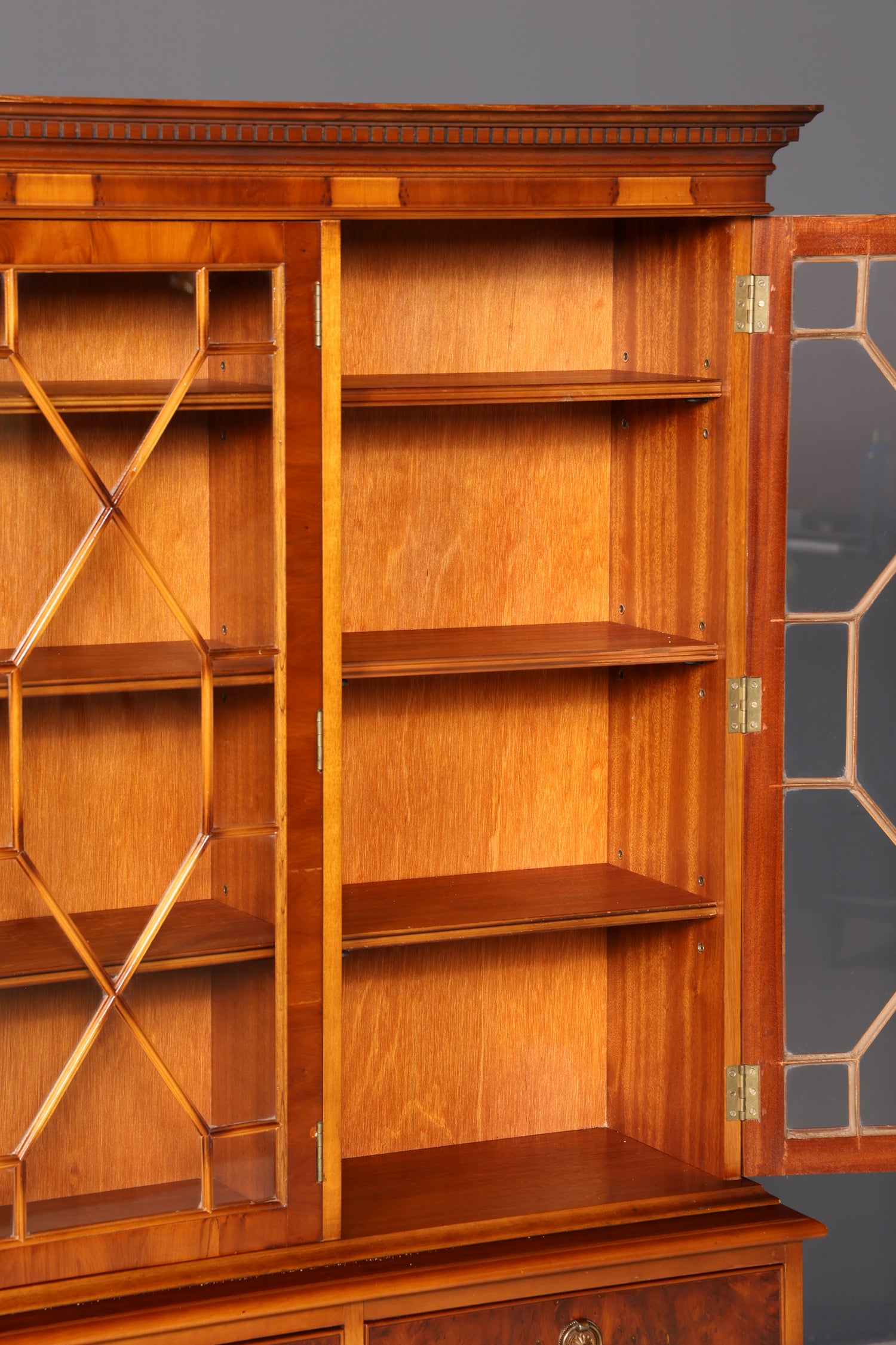 Wunderschöne Englische Vitrine Bücherschrank Buffet Englisch Glasvitrine Bibliothek Vitrinenschrank