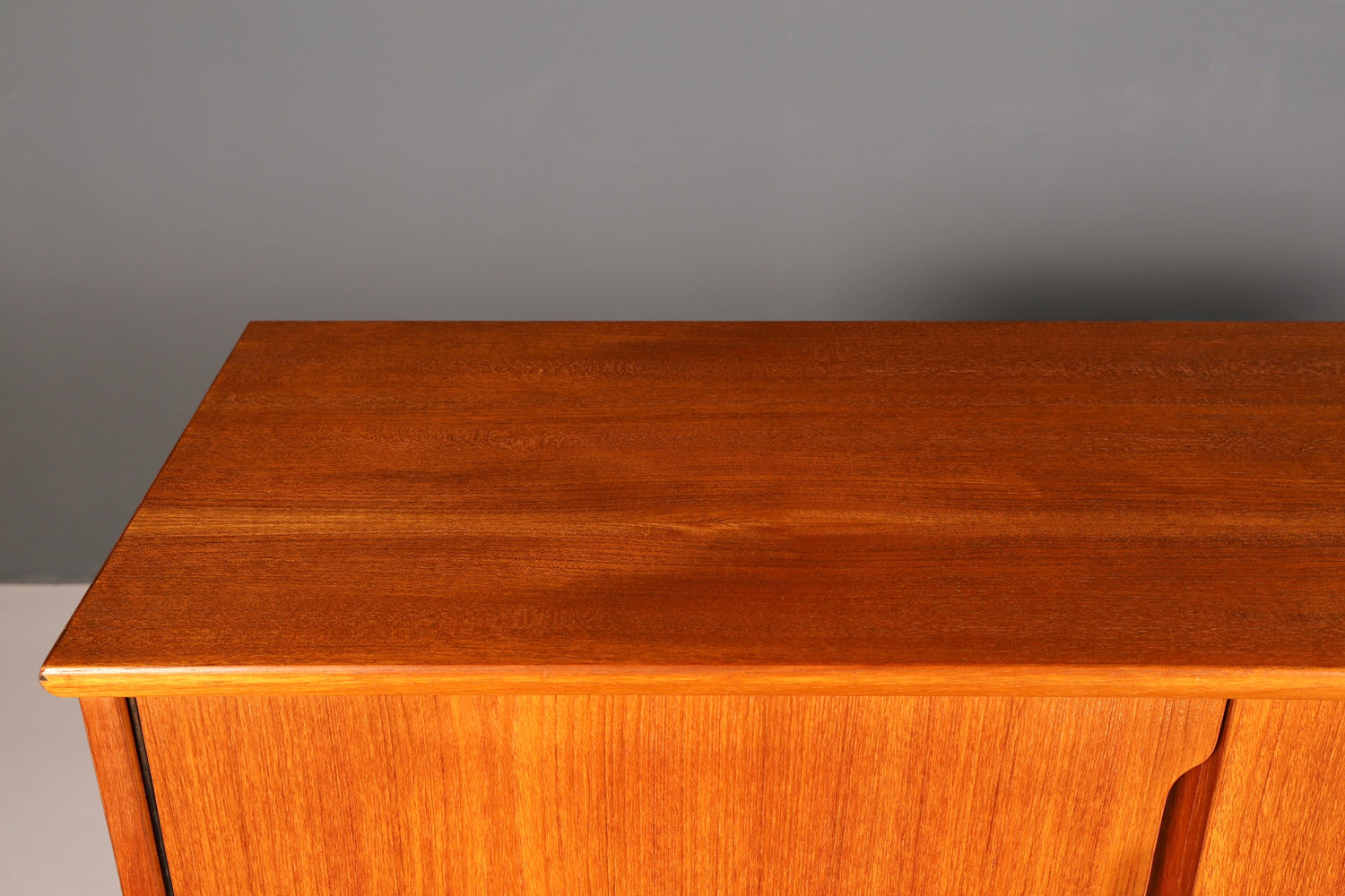 G046 Finish Wunderschönes Mid Century Highboard echt Holz Schrank Büro Kommode 60er Jahre