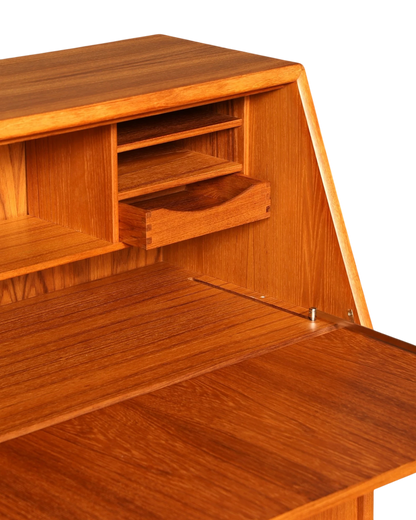 Hauptstadt Möblerei Sekretär aus Teakholz mit ausklappbarer Schreibfläche und integrierten Fächern im Mid-Century-Stil