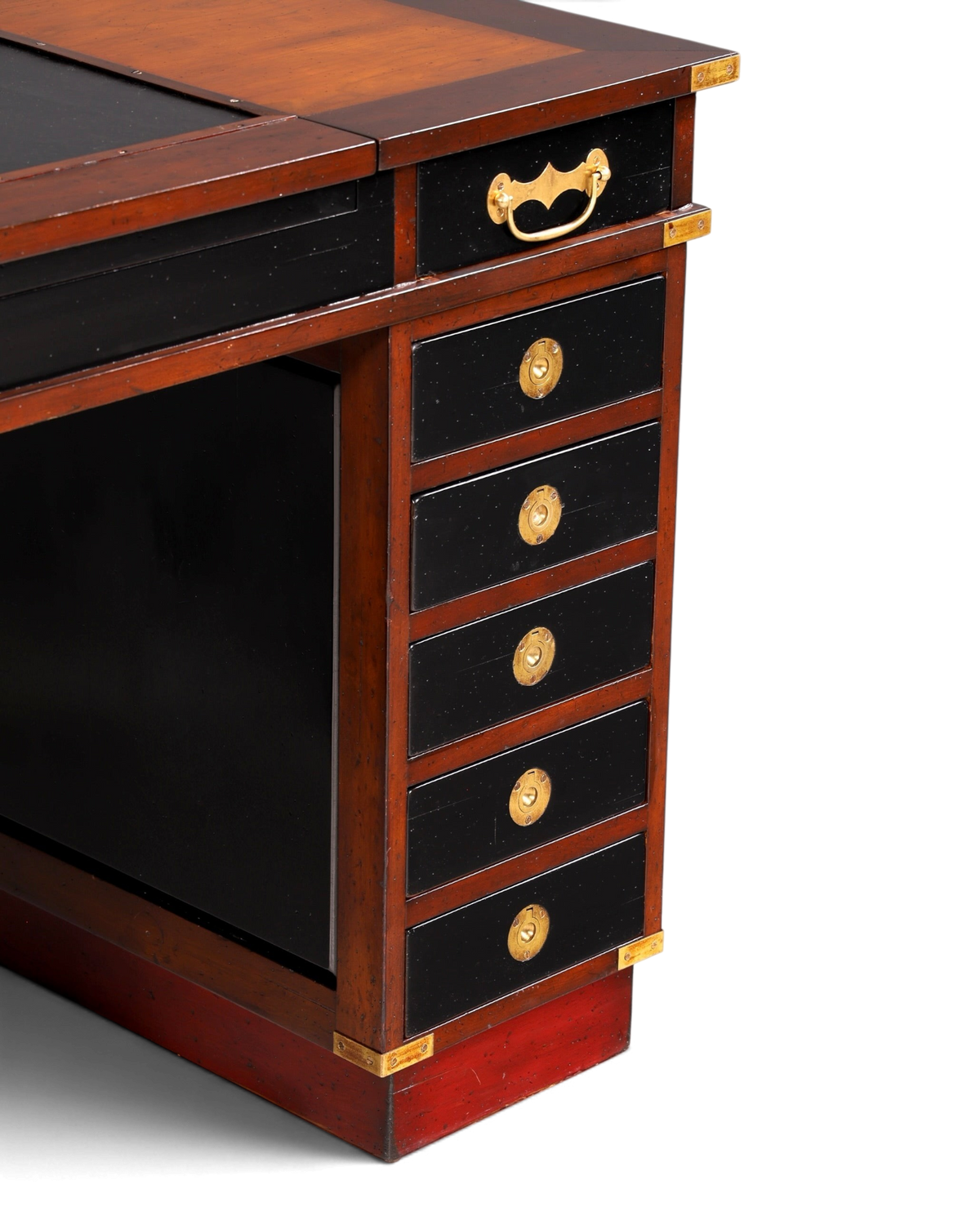 Hauptstadt Möblerei maritimer Schreibtisch im Military Chest Stil mit schwarzen Schubladen und Messingbeschlägen