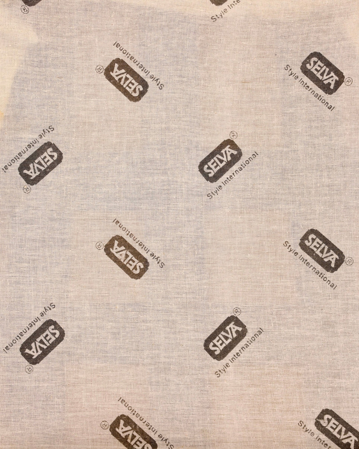 Hauptstadt Möblerei Stoffbezug mit Selva Style International Logo Muster in Beige für englische Regency Stühle