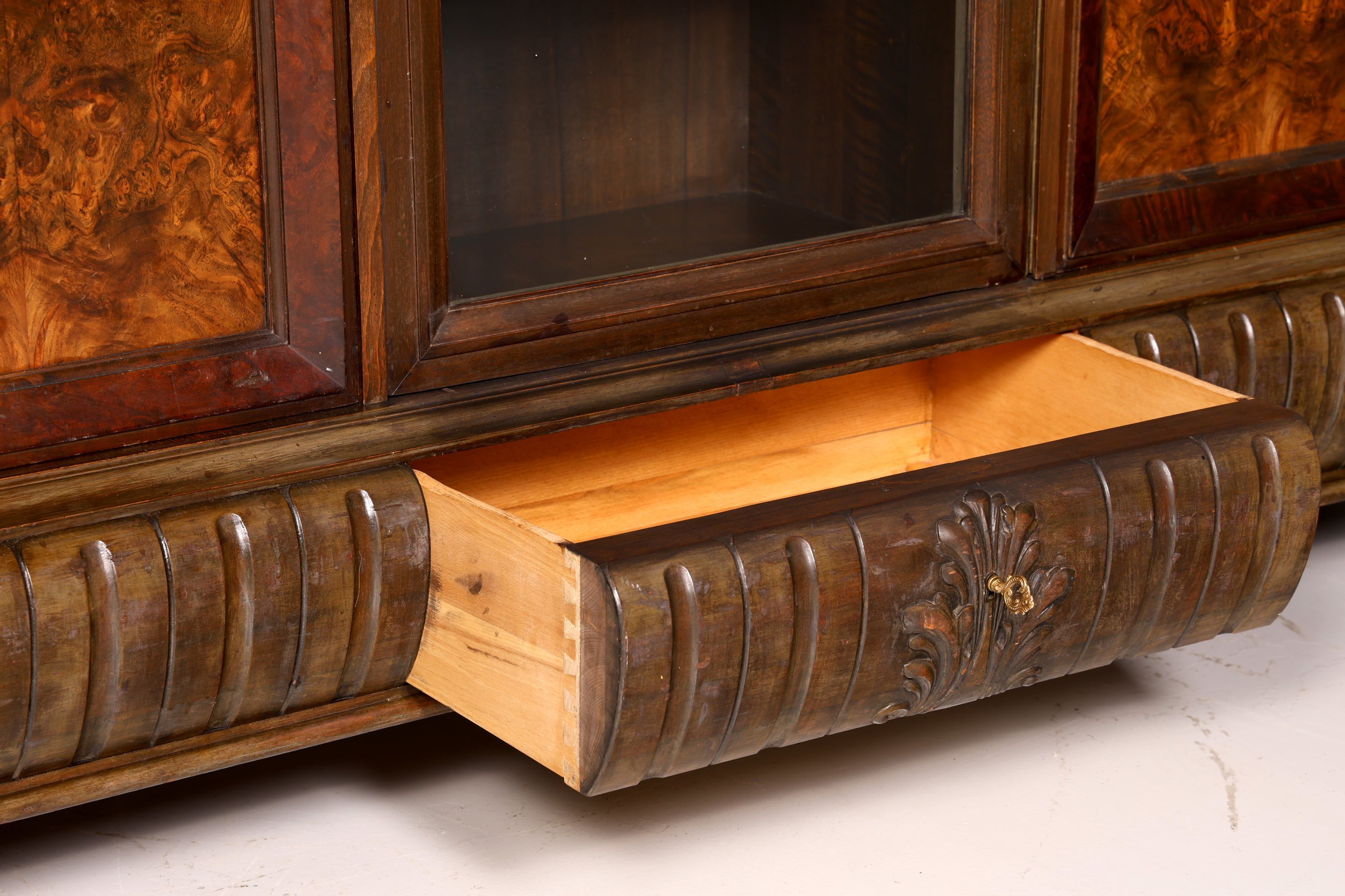 Impressionnante bibliothèque vitrine néo-Renaissance de style Gründerzeit, meuble de bureau, buffet, armoire antique en bois massif