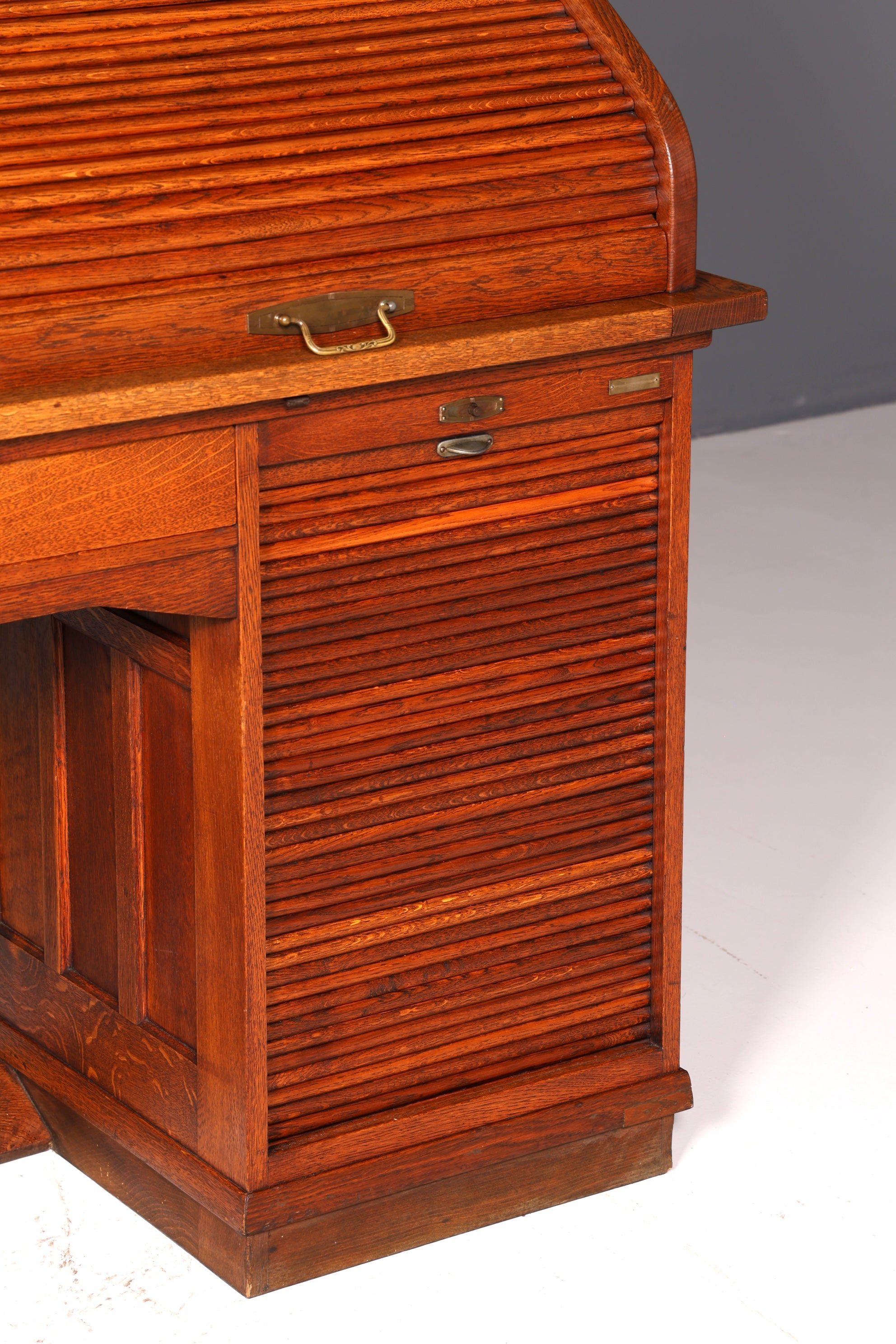 Magnifique secrétaire de style Bauhaus, bureau Art déco, secrétaire à rideau, antiquité vintage en chêne