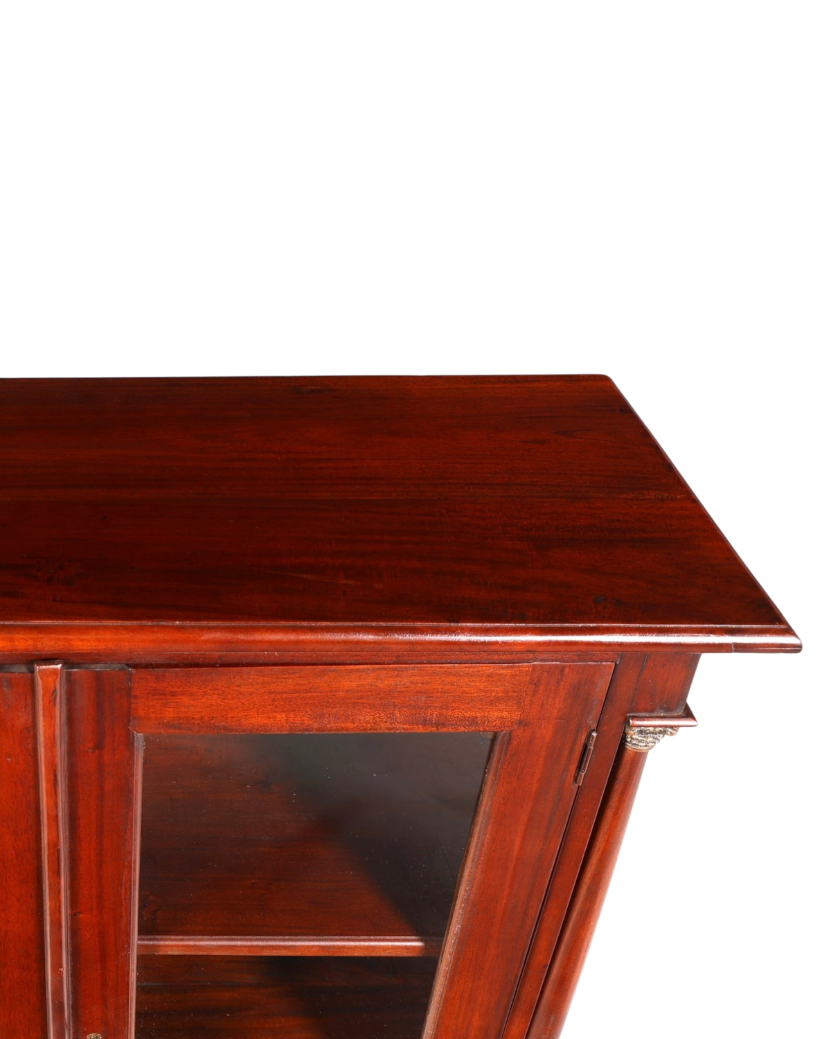 Hauptstadt Möblerei Vitrinenschrank aus dunklem Holz mit glänzender Oberfläche und eleganten Details